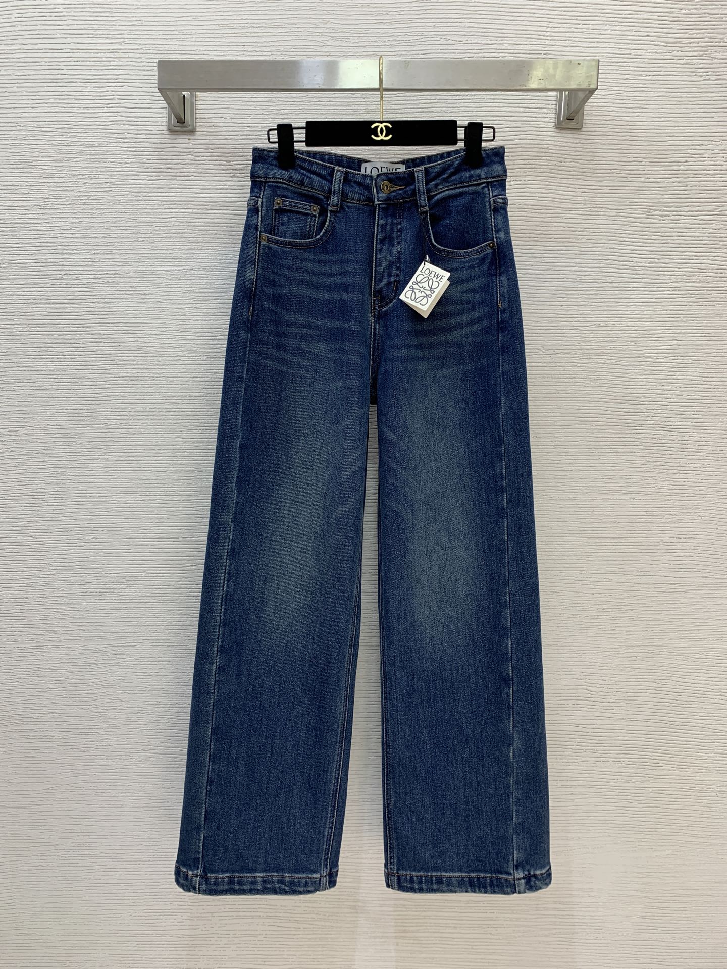 NO:606597,Style No. G25111842 MiuMi* plus velvet and thickening is new for winter!  High-end customized letter logo stamped hardware accessories, back hip pockets, embroidered logo leather tags, high-waist slimming wide-leg straight jeans!  Blue, (S size waist 68, pants length 103) hair,,miumiu,jeans,alexander wang19860909款号G25111842 加绒加厚MiuMi*缪家冬季上新！高端定制字母logo钢印五金配件、后臀口袋刺绣徽标皮牌装饰高腰显瘦阔腿直筒牛仔裤！蓝色, （S码腰围68,裤长103）发,,miumiu,jeans,alexander wang,Women's clothing
