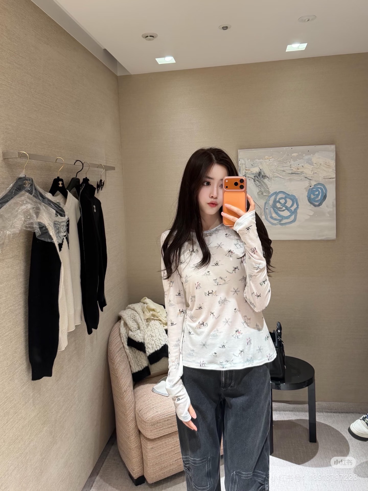 NO:606586,Model No. D25111883 CHANE's latest custom-made thin, see-through ski pattern logo print, bow-decorated back zipper, slim fit, round neck, long-sleeved bottoming shirt top!  White, (S size shoulder width 37, bust 88, sleeve length 63, dress length 58) hair,,chanel,alexander wang19860909款号D25111883 CHANE*新款 定制轻薄透视滑雪图案logo印花、蝴蝶结装饰后背拉链修身显瘦圆领长袖打底衫上衣！白色,（S码肩宽37,胸围88,袖长63,衣长58）发,,chanel,alexander wang,Women's clothing