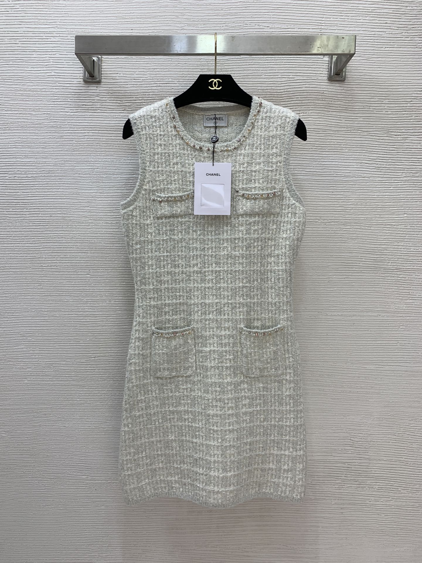 NO:609448,Model No. D25112143 CHANE*L new silver silk blended diamond beaded edge decoration slim fit round neck sleeveless knitted sundress dress!  Silver, yellow, pink, (M size bust 84, waist 72, skirt length 86) skirt,,chanel,skirts,alexander wang19860909款号D25112143 CHANE*L新款 银丝混纺镶钻钉珠边装饰修身显瘦圆领无袖针织背心裙连衣裙！银色、黄色、粉色、 （M码胸围84,腰围72,裙长86）裙子,,chanel,skirts,alexander wang,Women's clothing