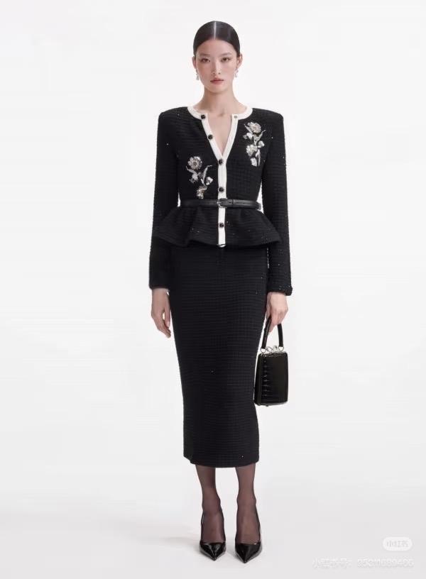 NO:608696,Style No. G25112085 Self-portrai* New SP Home custom-made sequined woven knitted fabric with elegant temperament, contrasting color splicing, double pockets, slimming and hip-covering knitted skirt, versatile long skirt!  Black, (M size waist 64~72, skirt length 88) skirt, skirts, alexander wang19860909款号G25112085 Self-portrai*新款SP家定制亮片编织针织面料气质高雅撞色拼接双口袋修身显瘦包臀针织裙百搭长款半身裙！黑色, （M码腰围64～72,裙长88）裙子,,skirts,alexander wang,Women's clothing