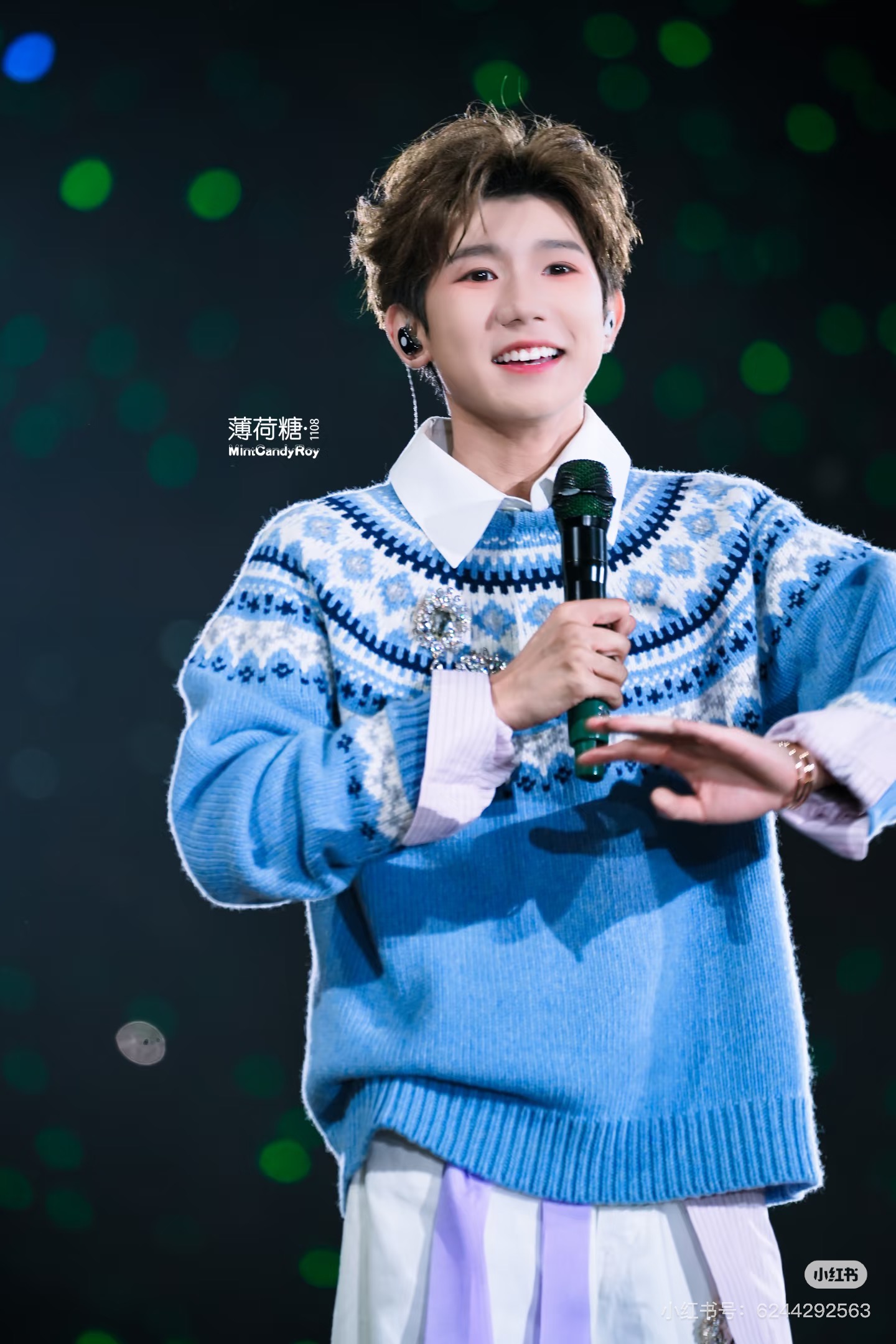 NO:609466,Style No. G25112135 CELIN*E's new high-end custom fashion retro Fair Isle jacquard round neck long-sleeved pullover sweater!  Blue, (M size bust 98, raglan sleeve length 70, dress length 59) hair,,celine,sweaters,alexander wang19860909款号G25112135 CELIN*E思琳新款 高端定制时尚复古费尔岛提花圆领长袖套头针织衫毛衣！蓝色,（M码胸围98,连肩袖长70,衣长59）发,,celine,sweaters,alexander wang,Women's clothing