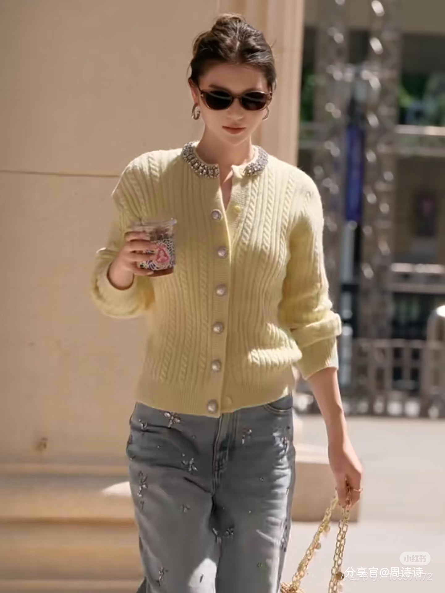 NO:610283,Style No. D25112284 Self-portrai* New SP Home New Luxurious Heavy Industry Diamond Decoration Hollow Twist Pattern Slim Fit Knitted Cardigan Top!  (M size bust 86, sleeve length 59, dress length 58) hair,,alexander wang19860909款号D25112284 Self-portrai*新款SP家新款 奢华重工镶钻装饰坑条麻花纹修身显瘦针织开衫上衣！ （M码胸围86,袖长59,衣长58）发,,alexander wang,Women's clothing