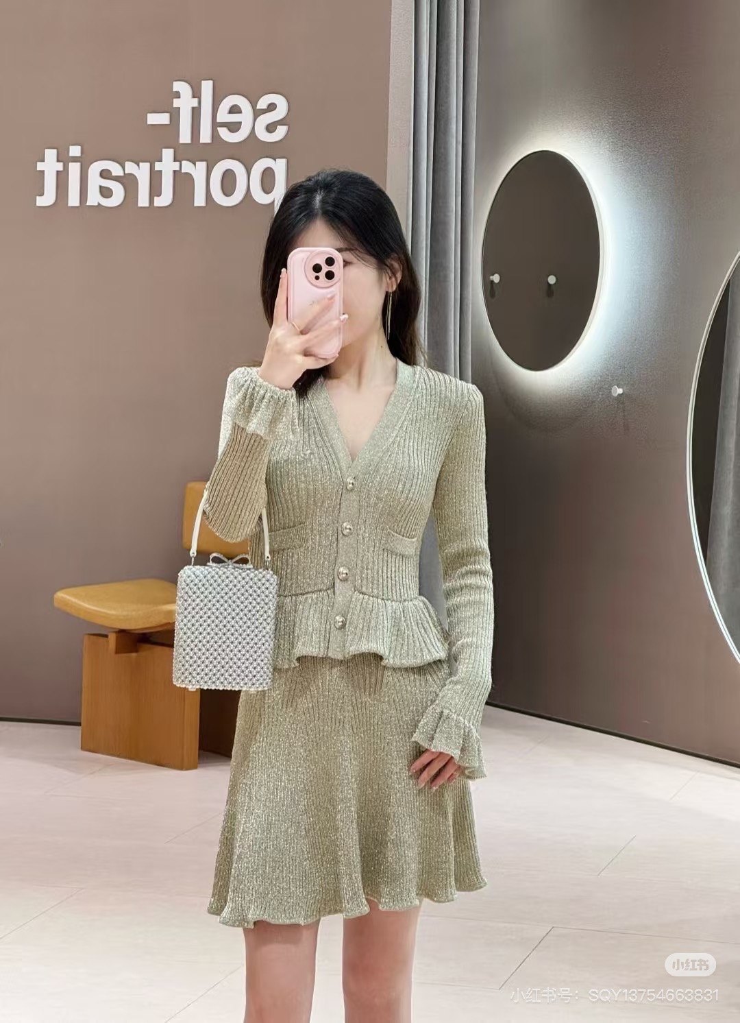 NO:610303,Model No. D25112245 Self-portrai* new model SP home custom glitter silver thread blended blingbling sparkling high-end ruffle stitching fake two-piece buttoned placket V-neck long-sleeved knitted dress!  Silver, gold, (M size shoulder width 36 with shoulder pads, bust 70~88, waist 64~72, sleeve length 57, skirt length 85) hair, skirts, alexander wang19860909款号D25112245 Self-portrai*新款 SP家定制闪丝银线混纺blingbling闪耀高级荷叶边拼接假两件系扣门襟V领长袖针织连衣裙！银色、金色、 （M码肩宽36有垫肩,胸围70～88,腰围64～72,袖长57,裙长85）发,,skirts,alexander wang,Women's clothing