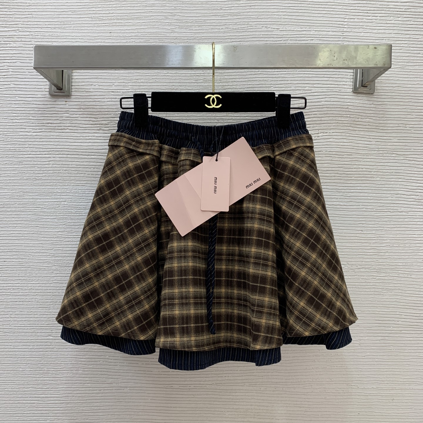 NO:621523,Style No. G25112482 MiuMi*Miaojia's new winter style, high-end customized fashion contrasting color splicing and layered fake two-piece plaid skirt with large swing!  (S size waist 62 can be elasticated, skirt length 37) hair,,miumiu,skirts,alexander wang19860909款号G25112482 MiuMi*缪家冬季新款 高端定制时尚撞色拼接叠穿层次感假两件大摆格子短裙半身裙！ （S码腰围62可松紧,裙长37）发,,miumiu,skirts,alexander wang,Women's clothing