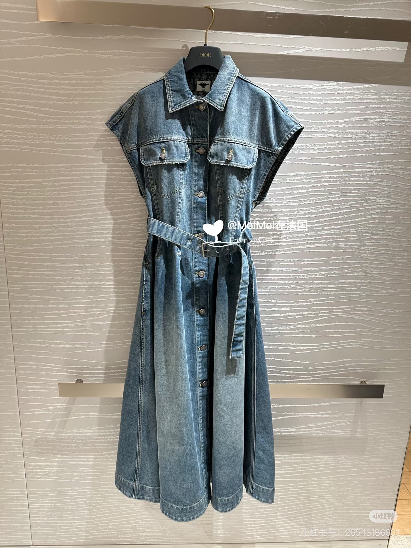 NO:623828,Model No. D25112742 Dio* new model D's classic CD little bee embroidered letter L buttons, presbyopia logo printed all over the inside, with a belt to tighten the waist and make the waist look slimmer. The waistcoat sleeves, lapel denim dress has pockets on both sides!  (S size shoulder width 52, bust 84 ~ 88, skirt length 111) hair,,dior,dior,skirts,alexander wang19860909款号D25112742 Dio*新款 D家经典CD小蜜蜂刺绣字母l纽扣、内里满印老花logo搭配腰带收腰显瘦坎肩袖翻领牛仔连衣裙两侧有口袋！（S码肩宽52,胸围84～88,裙长111）发,,dior,dior,skirts,alexander wang,Women's clothing