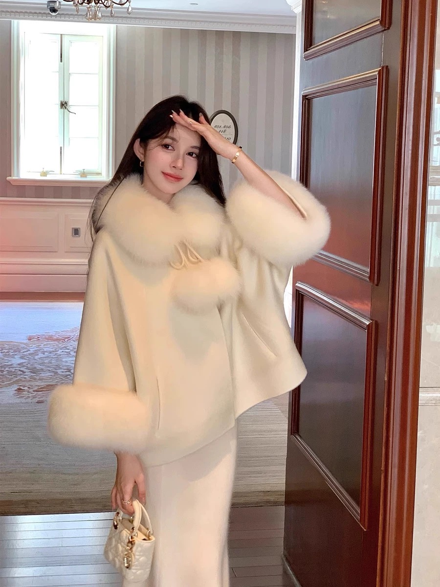 NO:623817,Model No. G25112758 MaxMar* new Christmas and New Year jersey high-end customized Australian double-sided woolen high-quality fabric!  The noble daughter's simple and fashionable bat sleeves are short in front and long in back, round neck and woolen coat for small people, and come with a dust bag!  Beige, red, blue, (S size bust 134 loose, dress length 59, front length 62/back center length 66) hair,,jackets & coats,alexander wang19860909款号G25112758 MaxMar*新款 圣诞新年战袍高端定制澳洲双面羊毛呢优质面料！贵气千金大小姐简约时尚蝙蝠袖前短后长圆领小个子毛呢大衣外套赠送防尘袋！米色、红色、蓝色、（S码胸围134宽松,衣长59,前衣长62/后中长66）发,,jackets & coats,alexander wang,Women's clothing