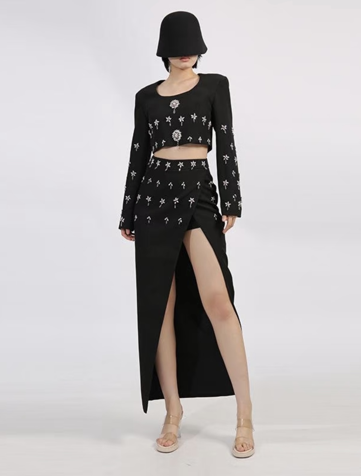 NO:624646,Model No. G25112842 BALMAI*N's new high-end customized heavy-tech high-temperature reinforced hot-drilled, blingbling luxury high-end temperament two-piece suit!  Square neck short long sleeve top hot girl sexy high slit hip-covering long skirt!  Black, (size M shoulder width 37 with shoulder pads, bust 76, sleeve length 64, dress length 36; waist 64 elastic, skirt length 105) hair, balmain, skirts, alexander wang19860909款号G25112842 BALMAI*N巴曼新款 高端定制重工艺高温加固烫钻、blingbling奢华高级气质名媛两件套装！方领短款长袖上衣辣妹性感高开叉包臀长半身裙！黑色、 （M码肩宽37有垫肩,胸围76,袖长64,衣长36；腰围64可弹力,裙长105）发,,balmain,skirts,alexander wang,Women's clothing