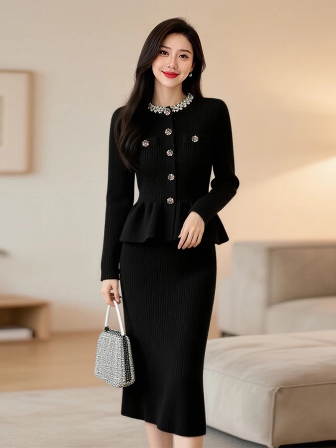 NO:624643,Style No. G25112839 Self-portrai* new autumn and winter style SP home customized elegant lady style knitted two-piece suit!  Luxurious and high-end feel, diamond-encrusted flower buttons, ruffled splicing, slim fit, round neck, long-sleeved sweater top, long hip-covering knitted skirt!  Black, blue, (M size bust 76 elastic, sleeve length 62, dress length 60; waist 64 ~ 72, skirt length 86) hair, skirts, alexander wang19860909款号G25112839 Self-portrai*秋冬新款 SP家定制气质名媛风针织两件套装！奢华高级感镶钻花扣荷叶边拼接修身显瘦圆领长袖针织衫上衣长款包臀针织半身裙！黑色、蓝色、（M码胸围76可弹力,袖长62,衣长60；腰围64～72,裙长86）发,,skirts,alexander wang,Women's clothing