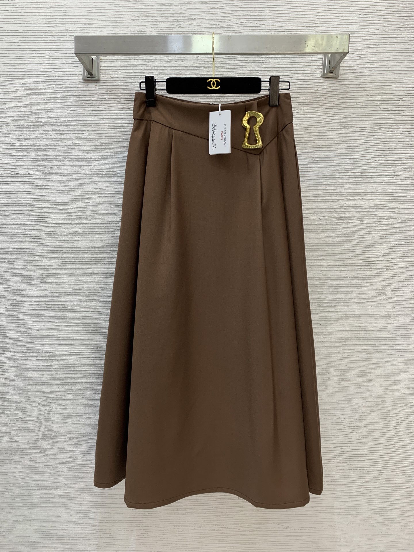 NO:627625,Style No. G25120175 Schiapare*li Schiapareli’s new style mid-length skirt with detachable pins and gold accessories decorated with pleated large hem!  Black, brown, (size M waist 70, skirt length 89) hair, skirts, alexander wang19860909款号G25120175 Schiapare*li夏帕瑞利新款 可拆卸别针金色配件装饰压褶大摆中长款半身裙！黑色、咖色、 （M码腰围70,裙长89）发,,skirts,alexander wang,Women's clothing
