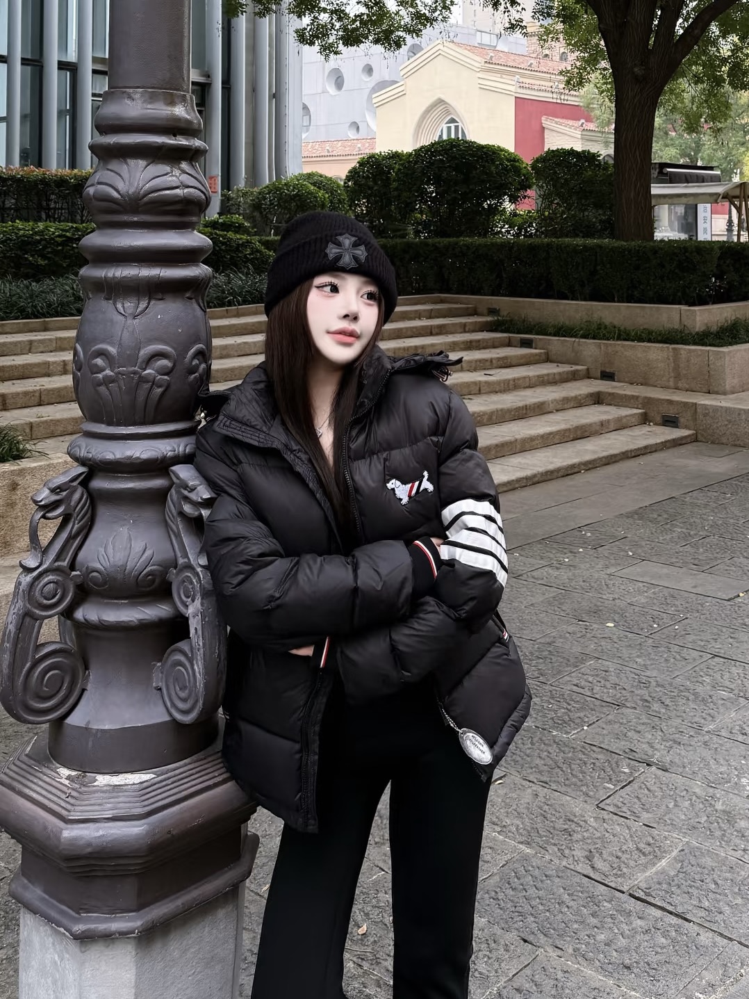 NO:625361,Model No. D25112985 THOM BROWN* New style, fashionable and age-reducing, playful TB dog contrasting stripes, four-bar webbing and armband decoration, 90% down filling inside, thickened warm hooded down jacket, thick coat!  Black, white, (M size shoulder width 42, chest 110, sleeve length 58, clothing length 64) hair, jackets & coats, down jacket, hats, alexander wang19860909款号D25112985 THOM BROWN*新款 时尚减龄俏皮TB狗狗撞色条纹四条杠织带拼接袖章装饰、内里90羽绒填充物加厚保暖连帽羽绒服厚外套！黑色、白色、（M码肩宽42,胸围110,袖长58,衣长64）发,,jackets & coats,down jacket,hats,alexander wang,Women's clothing