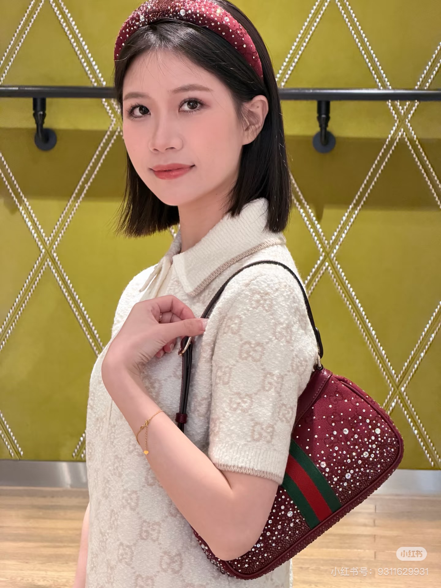 NO:625369,Model No. G25112987 GUCC* new model, high version of G’s customized grainy GG presbyopic letter jacquard fabric, letter logo engraved buttons, contrasting edges, half placket, buttoned lapels, slim fit, Polo collar short-sleeved knitted dress!  Beige color, (M size shoulder width 36, bust 84, sleeve length 25, skirt length 80) hair,,gucci,gucci,skirts,T-shirt,alexander wang19860909款号G25112987 GUCC*新款 高版本G家定制颗粒感GG老花字母提花面料、字母logo刻印纽扣撞色边半门襟系扣翻领修身显瘦Polo领短袖针织连衣裙！米杏色、（M码肩宽36,胸围84,袖长25,裙长80）发,,gucci,gucci,skirts,T-shirt,alexander wang,Women's clothing