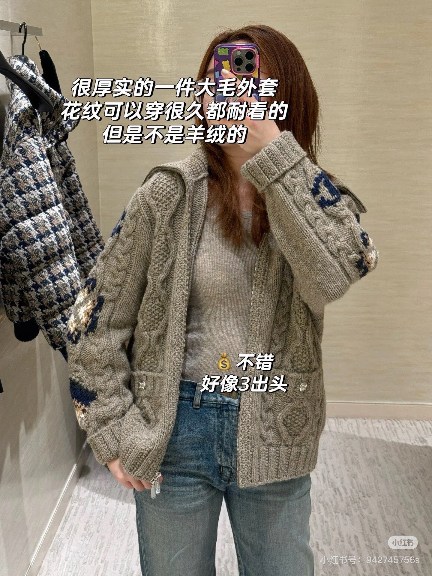 NO:627586,Model No. G25120158 CHANE*L new high version of the fragrant grandma's ski series, heavy texture and super thick thick wool yarn twist diamond pattern double zipper large lapel, winter atmosphere snowflake double C hook positioning pattern, literary college style outfit, lazy fashion and versatile slim long-sleeved zipper cardigan knitted thick coat!  Apricot, khaki, 36.38.40 (size 38 shoulder width 44, bust 108, sleeve length 62, dress length 65) hair,,chanel,jackets & coats,alexander wang19860909款号G25120158 CHANE*L新款高版本香奶奶家滑雪系列、质感沉甸甸超厚实的加厚羊毛纱线麻花菱格纹双开拉链大翻领、冬日氛围感雪花双C勾花定位图案、文艺学院风穿搭慵懒时尚百搭显瘦长袖拉链开衫针织厚外套！杏色、卡其色、36.38.40（38码肩宽44,胸围108,袖长62,衣长65）发,,chanel,jackets & coats,alexander wang,Women's clothing