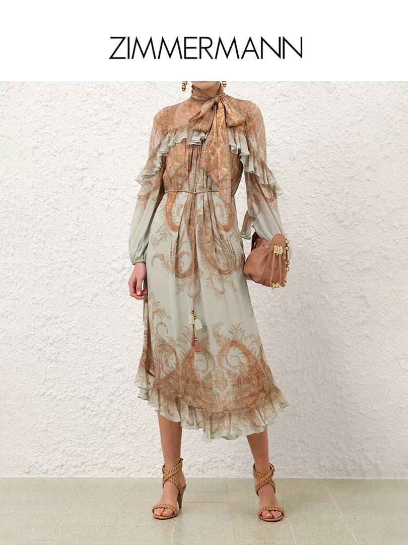 NO:628757,Model No. G25120285 ZIMMERMA*N Zimmerman Australian brand, high-end customization, detachable ribbon bow collar decoration, ruffle stitching, fashionable retro print, loose irregular skirt, long lantern sleeve dress with tassel waist cord!  1.2.3.4/SMLXL (size 2 bust 104, sleeve length 60, skirt length 125) hair,,skirts,alexander wang19860909款号G25120285 ZIMMERMA*N兹默曼澳洲品牌 高端定制 可拆卸飘带蝴蝶结领子装饰、荷叶边拼接时尚复古印花宽松不规则裙摆长款灯笼袖连衣裙配流苏腰绳！1.2.3.4/SMLXL（2码胸围104,袖长60,裙长125）发,,skirts,alexander wang,Women's clothing