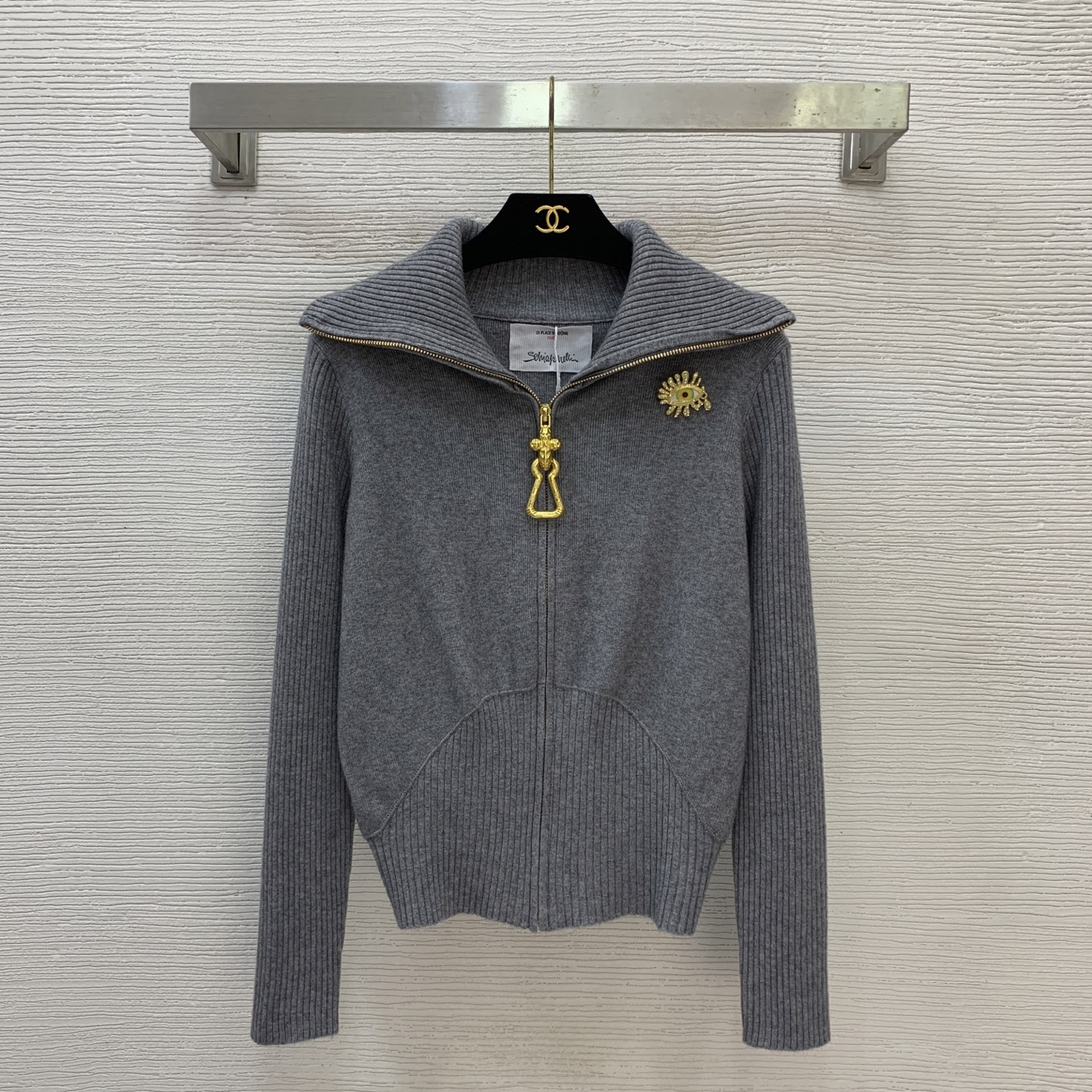 NO:654801,Model number D25120816 Schiapare*li Schiaparelli's new high-end customized metal zipper puller, eye brooch decoration navy collar age-reducing fashion long-sleeved knitted cardigan top!  Gray, dark brown, (S size shoulder width 36, bust 90, sleeve length 57, dress length 52) hair, brooch, breastpin, alexander wang19860909款号D25120816 Schiapare*li夏帕瑞利新款 高端定制金属拉链头、眼睛胸针装饰学海军领减龄时尚长袖针织开衫上衣！灰色、深棕色、 （S码肩宽36,胸围90,袖长57,衣长52）发,,brooch，breastpin,alexander wang,Women's clothing