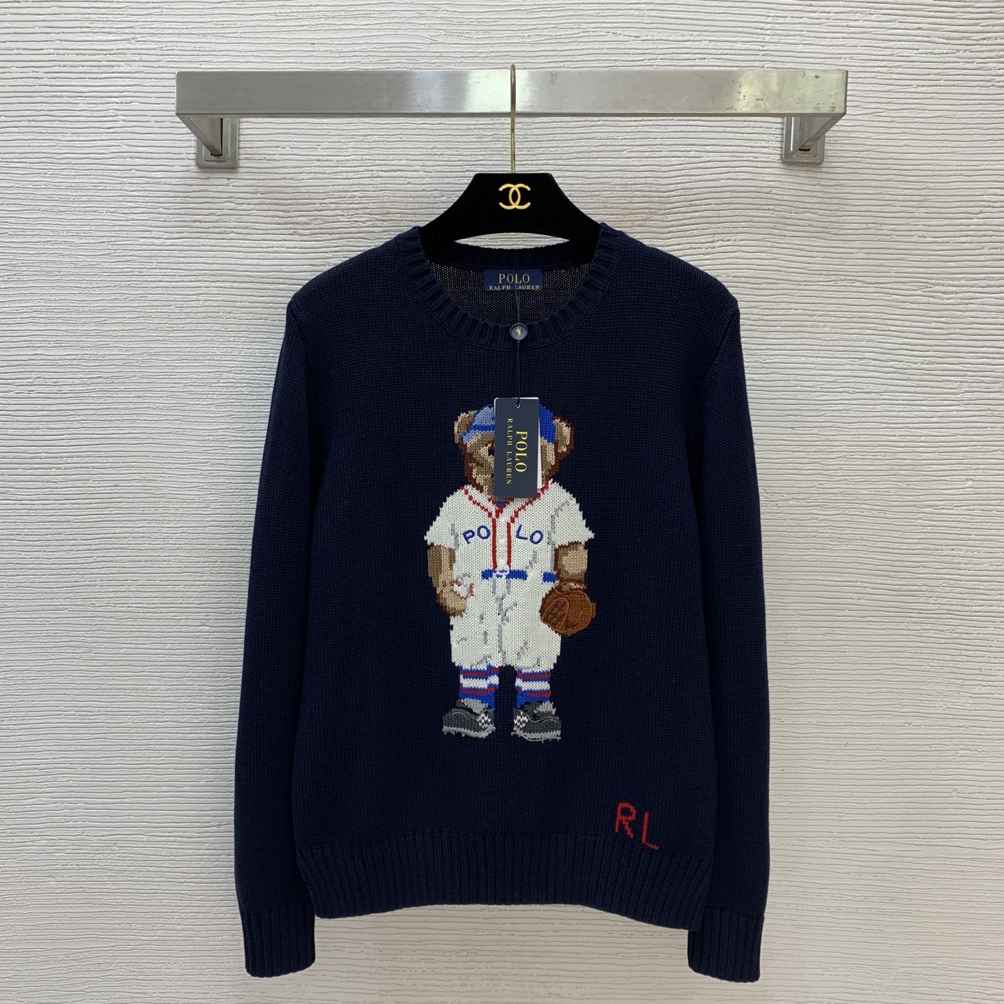 NO:638574,Style No. G25120827 Ralph Laure* RL’s new high-end customized wool blended yarn fabric is soft and skin-friendly!  P letter blue hooded Baseball Cubs RL logo embellished round neck pullover long-sleeved wool sweater top!  Navy blue, (M size shoulder width 38, bust 90, sleeve length 57, dress length 57), women's clothing, loro piana, hats, alexander wang19860909款号G25120827 Ralph Laure*拉夫家RL新款高端定制羊毛混纺纱线面料柔软亲肤！P字蓝色戴帽棒球小熊RL徽标装饰圆领套头长袖羊毛针织衫上衣！藏蓝色,（M码肩宽38,胸围90,袖长57,衣长57）,女装,loro piana,hats,alexander wang,Women's clothing