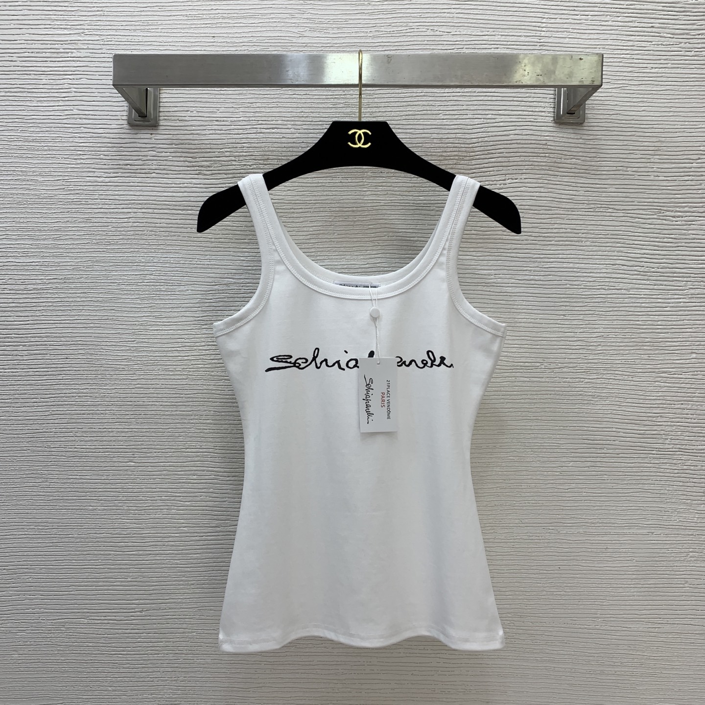 NO:656382,Style No. D25121023 Schiapare*li 26 spring and summer new style Slim-fitting cotton vest halter top with letter logo printed on the chest!  Black, white, (M size bust 74, length 57),,alexander wang19860909款号D25121023 Schiapare*li夏帕瑞利26春夏新款 胸前字母logo印花修身显瘦棉质背心吊带上衣！黑色、白色、 （M码胸围74,衣长57）,,alexander wang,Women's clothing