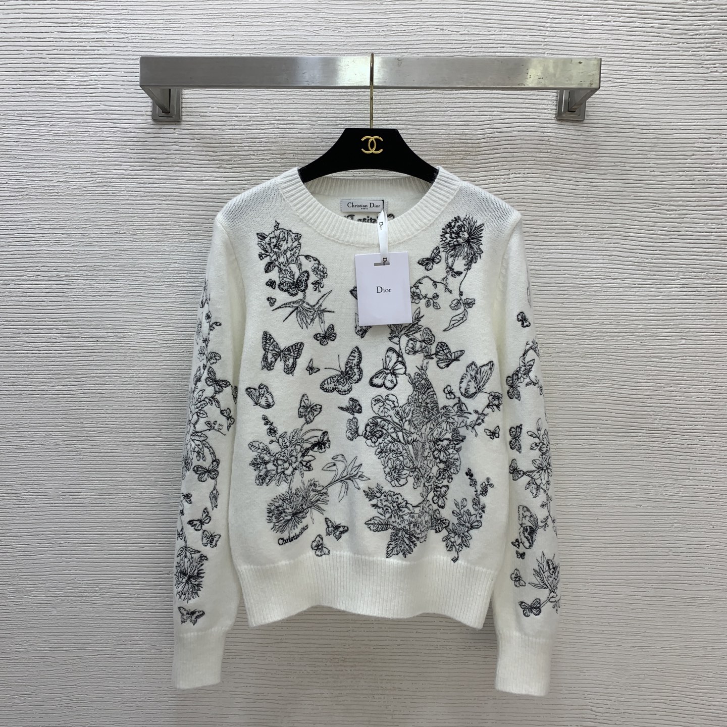 NO:638947,Style number G25121184 Dio* new high-end customized cashmere wool yarn blended fabric, D's classic butterfly bush heavy embroidery pattern, letter logo on the back, elegant and fashionable round neck pullover long-sleeved sweater top!  White, red, 36.38.40 (F38 shoulder width 37, bust 94, sleeve length 59, dress length 54), women's clothing, dior, dior, alexander wang19860909款号G25121184 Dio*新款 高端定制山羊绒羊毛纱线混纺面料、D家经典蝴蝶花丛重工刺绣图案 后背字母logo徽标气质时尚圆领套头长袖针织衫上衣！白色、红色、36.38.40（F38码肩宽37,胸围94,袖长59,衣长54）,女装,dior,dior,alexander wang,Women's clothing