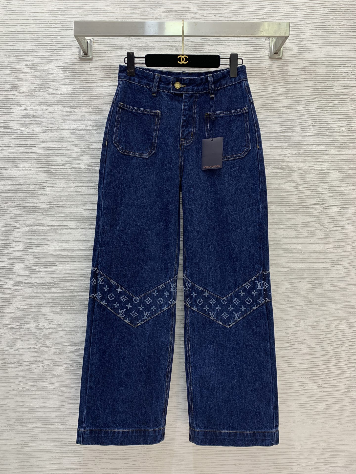NO:661044,Style number G25121376 LOUIS*Lvjia LV official website is updated simultaneously!  The classic presbyopia logo print is stitched with double pockets and small leather logo decoration is fashionable and versatile straight-leg jeans!  Dark blue, (M size waist 70 non-elastic, pants length 105/fabric non-elastic), Louis Vuitton-clothing,louis vuitton,louis vuitton,louis vuitton,louis vuitton,louis vuitton,jeans, 19860909款号G25121376 LOUIS*驴家LV官网同步上新！经典老花logo印花拼接双口袋皮革小徽标装饰时髦百搭直筒牛仔裤！深蓝色,（M码腰围70无弹力,裤长105/面料无弹力）,路易威登-服装,louis vuitton,louis vuitton,louis vuitton,louis vuitton,louis vuitton,jeans, ,Women's clothing