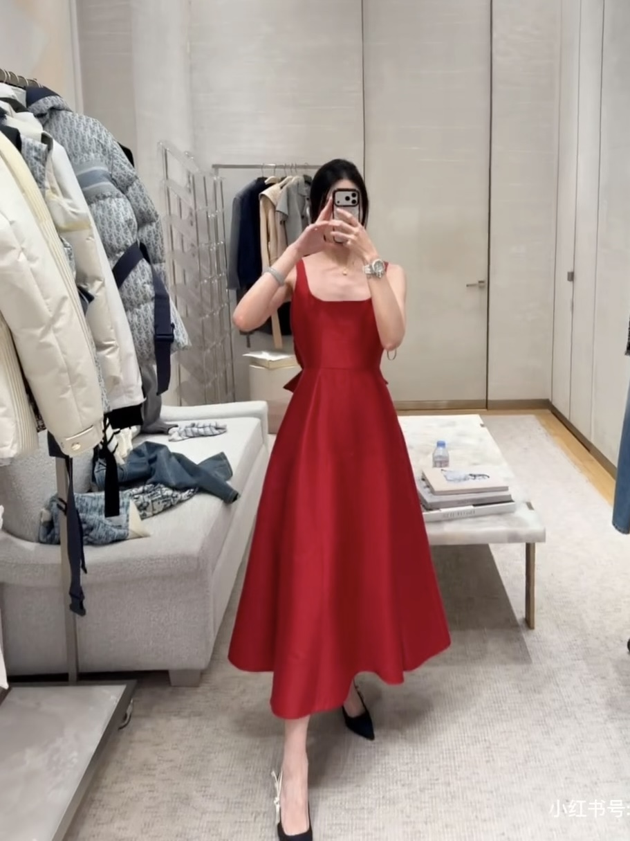 NO:654797,Style number G25120856 Dio* new model, high version, customized European goods, high quality!  The exclusive selection of silk and wool fabrics is crisp and stylish!  Star Week also shows the same model with oversized bow design, simple and elegant waist, slimming, large skirt, long dress, banquet suspender dress!  Pink, red, black, 36-38-40-42 (F38 size bust 84, high waist 72, skirt length 117) hair, dior, skirts, alexander wang19860909款号G25120856 Dio*新款 高版本定制欧货精品质量！独家精选丝毛面料版型挺括有型！明星周也同款秀图超大蝴蝶结设计简约气质收腰显瘦大裙摆长款连衣裙宴会吊带礼服裙！粉色、红色、黑色、36-38-40-42（F38码胸围84,高腰围72,裙长117）发,,dior,skirts,alexander wang,Women's clothing