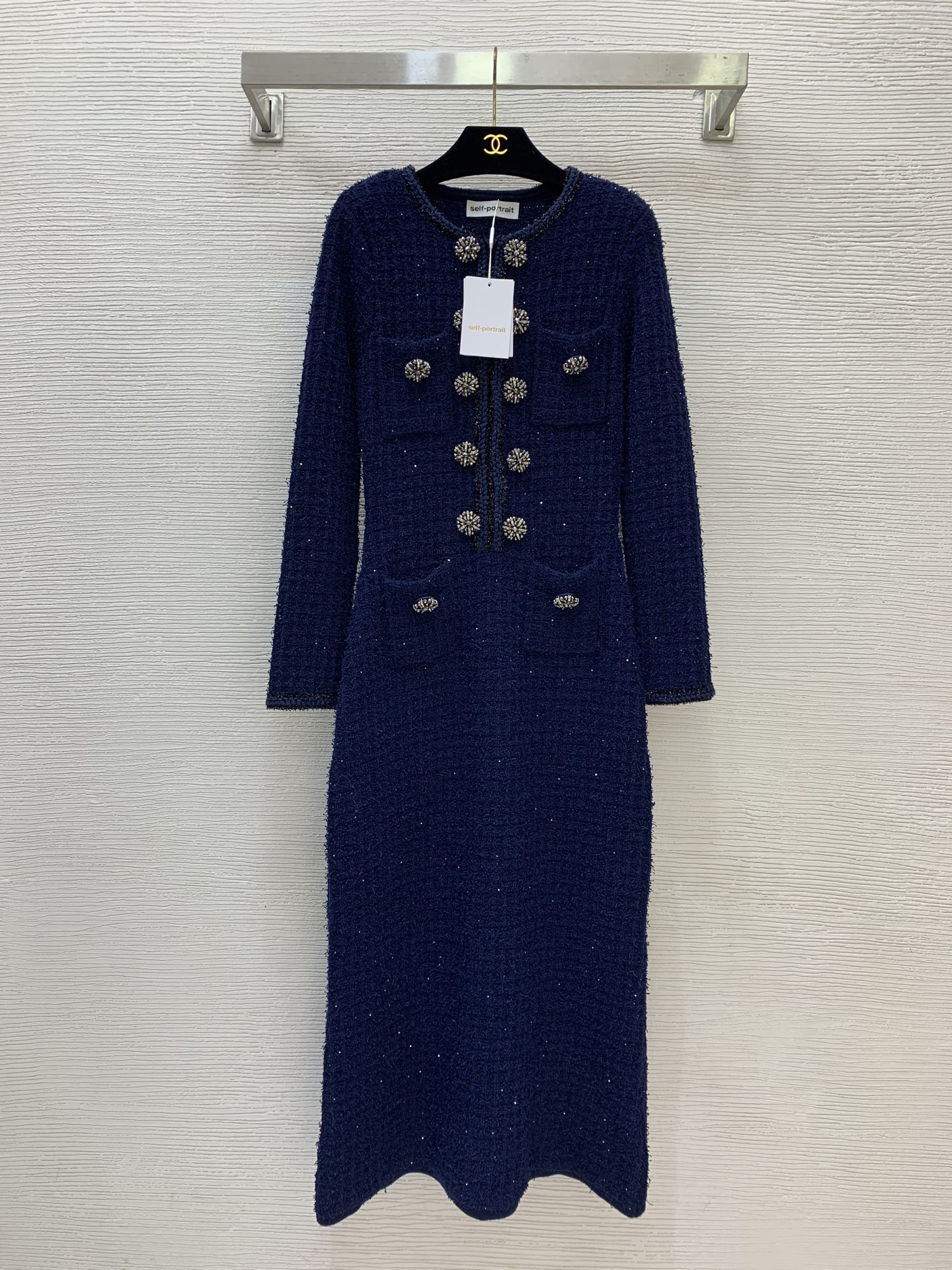 NO:661071,Style No. G25121642 Self-portrai* New style ladylike style high-end heavy-duty beaded double-breasted glittering sequins braided twist hemmed slim fit long hip-hugging fishtail knitted dress!  Navy blue, black, (M size bust 84, waist 66, sleeve length 55, skirt length 118), women's clothing, skirts,  19860909款号G25121642 Self-portrai*新款气质名媛风高级感重工珠花双排扣闪丝亮片编织麻花捆边修身显瘦长款包臀鱼尾针织连衣裙！藏蓝色、黑色、 （M码胸围84,腰围66,袖长55,裙长118）,女装,skirts, ,Women's clothing