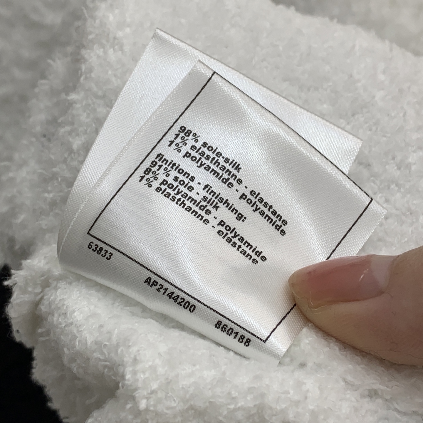 款号G CHANE*新款 香奶奶家高端定制面料毛绒绒质感软糯亲肤！系扣门襟内测织带锁边撞色拼接时尚百搭圆