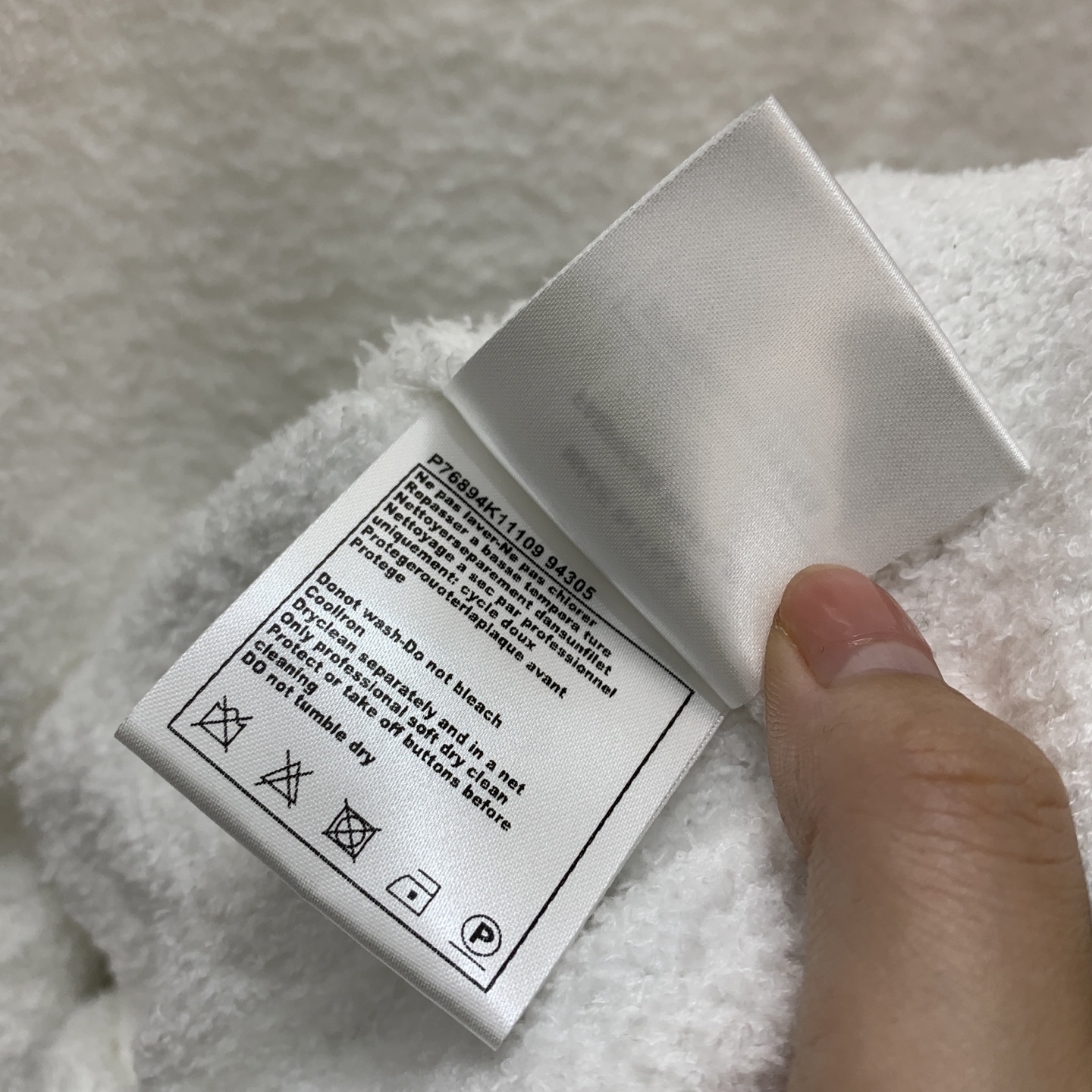 款号G CHANE*新款 香奶奶家高端定制面料毛绒绒质感软糯亲肤！藏蓝色撞色边U型低领修身显瘦无袖背心针