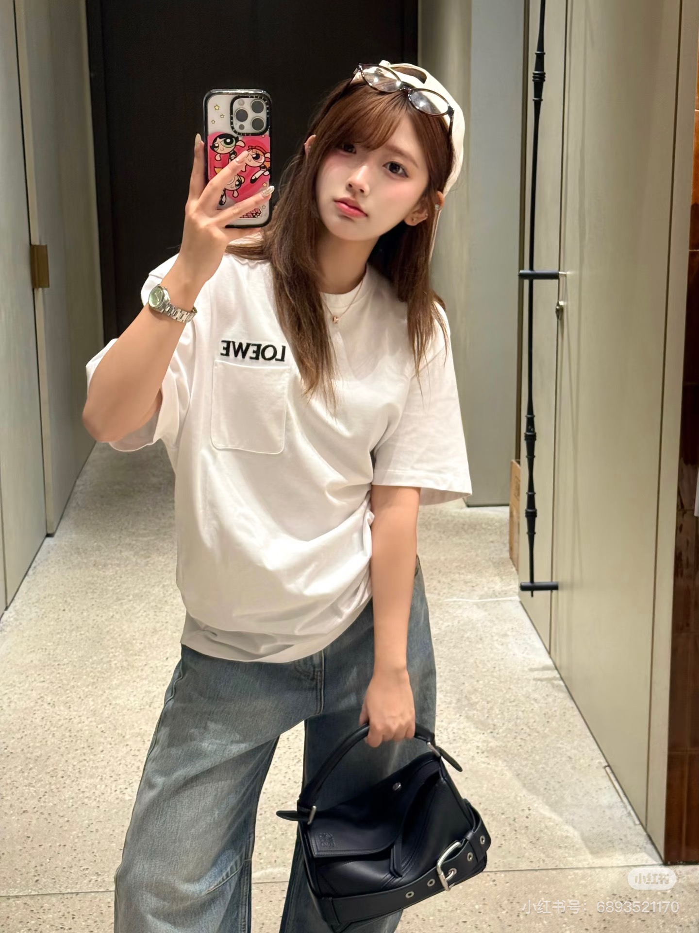 NO:661060,Style No. D25121284 Same style for men and women LOEW*26 early spring new style, high-end customized quality!  Loose large casual round neck short-sleeved T-shirt top with embroidered logo on the chest pocket!  White, black, --- (M size shoulder width 57, chest 116, sleeve length 19, clothing length 73), Loewe-clothing, loewe, loewe, T-shirt, tees, t-shirt,  19860909款号D25121284 男女同款LOEW*26早春新款 高端定制精品质量！胸前口袋刺绣logo徽标宽松大版休闲圆领短袖t恤上衣！白色、黑色、---（M码肩宽57,胸围116,袖长19,衣长73）,罗意威-服装,loewe,loewe,T-shirt,tees，t-shirt, ,Women's clothing