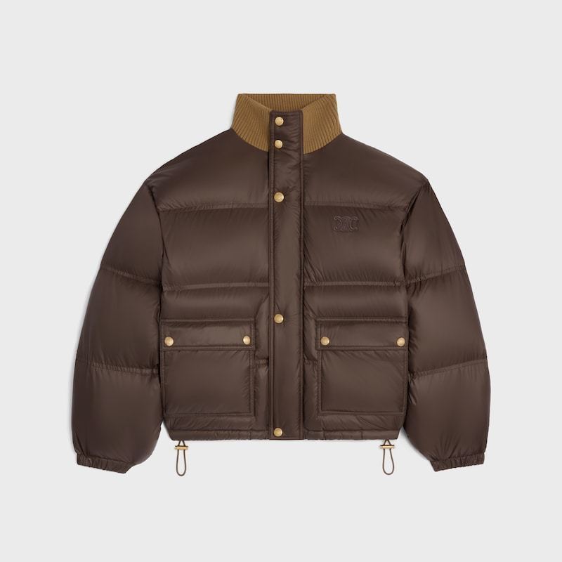 NO:658687,Model No. G25121243 CELIN*E new model, custom-engraved gold buttons with logo, national standard 90 white duck down filling, Arc de Triomphe badge decoration on the chest, workwear, flap, large pockets, full thickened stand-up collar down jacket!  Apricot, brown, (M size shoulder width 52, chest 124, sleeve length 58, dress length 65) hair,,celine,jackets & coats,down jacket,alexander wang19860909款号G25121243 CELIN*E新款 定制刻字母logo金色纽扣、国标90白鸭绒填充物、胸前凯旋门徽章装饰工装翻盖大口袋饱满加厚立领羽绒服外套！杏色、棕色、（M码肩宽52,胸围124,袖长58,衣长65）发,,celine,jackets & coats,down jacket,alexander wang,Women's clothing