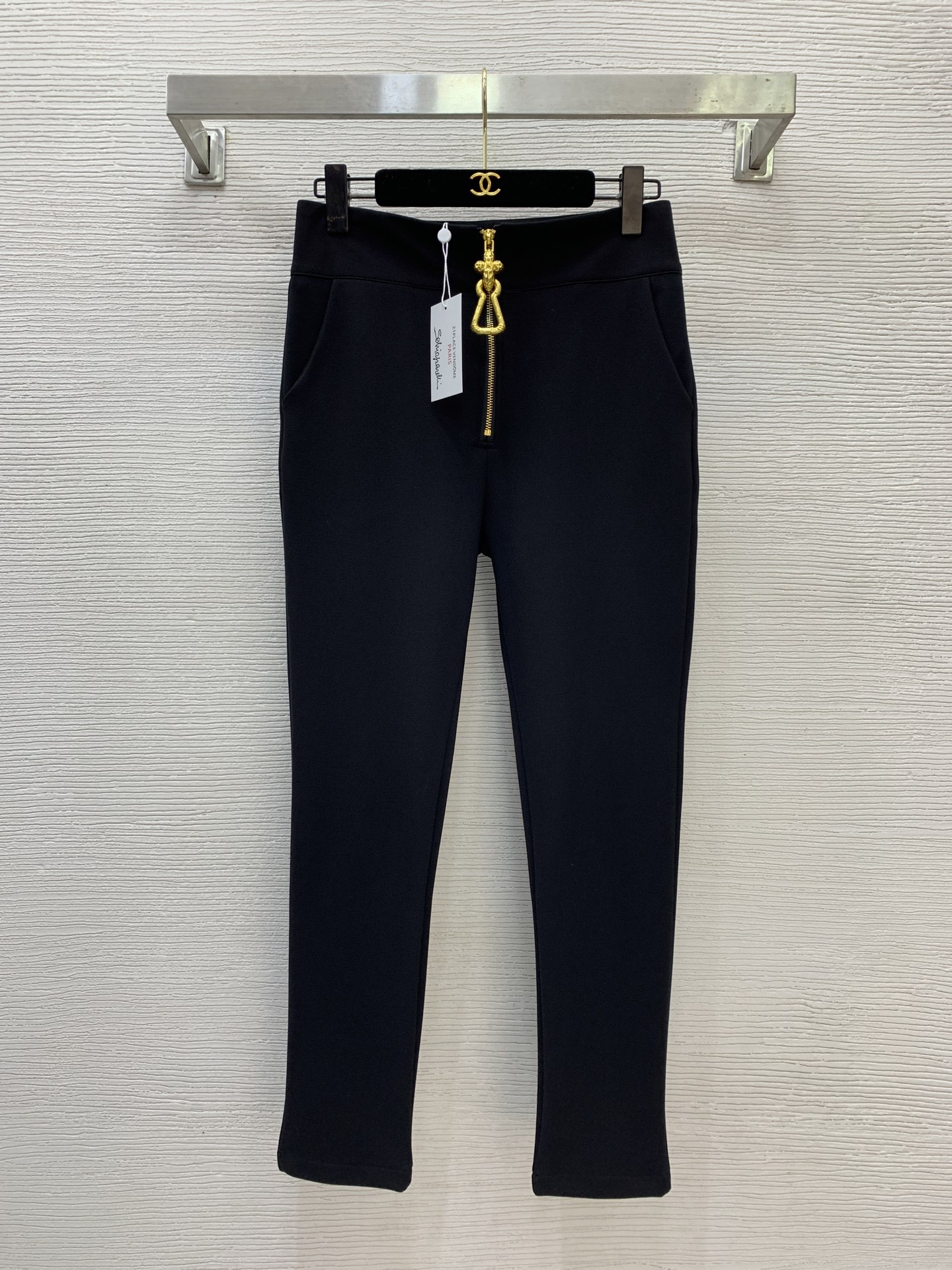 NO:666857,Style No. D25122075 Schiapare*li Schiapareli's new zipper fly gold accessories decorated slim fit Roman cotton stretch boot pants and small-leg pants!  Black, (M size waist 72 micro-elastic, pants length 90/high elastic fabric) hair, boots,  19860909款号D25122075 Schiapare*li夏帕瑞利新款 拉链门襟金色配件装饰修身显瘦罗马棉弹力靴裤小脚裤！黑色, （M码腰围72微弹,裤长90/面料高弹力）发,,boots, ,Women's clothing