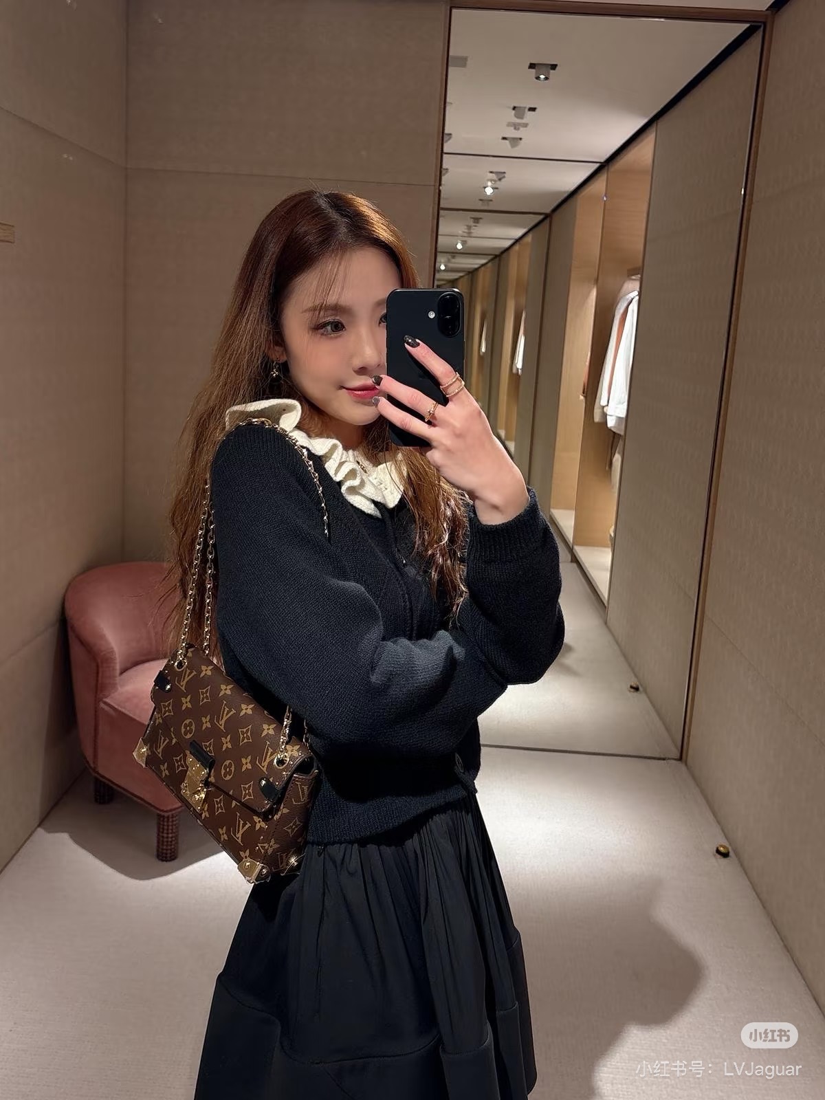 NO:658651,Style No. G25121375 LOUIS*Lvjia LV new high-end customized letter logo buttons with ruffles and contrasting color splicing short long-sleeved round neck knitted cardigan top!  Dark green gray, classic black, (M size bust 96, raglan sleeve length 75, dress length 52) hair,,louis vuitton,louis vuitton,louis vuitton,louis vuitton,alexander wang19860909款号G25121375 LOUIS*驴家LV新款 高端定制字母logo纽扣荷叶边撞色拼接短款长袖圆领针织开衫上衣！墨绿灰、经典黑、（M码胸围96,连肩袖长75,衣长52）发,,louis vuitton,louis vuitton,louis vuitton,louis vuitton,alexander wang,Women's clothing