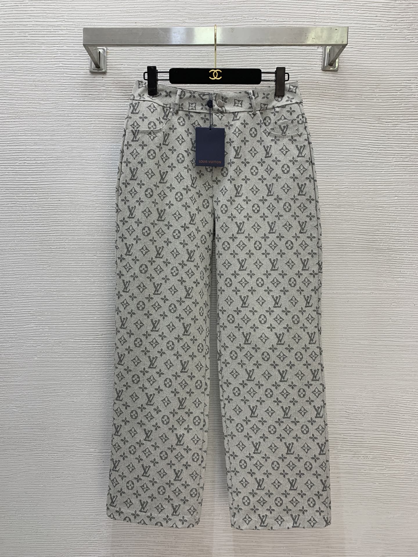 NO:666405,Style No. D251218343 LOUIS*Lvjia LV new model, classic presbyopia logo letter jacquard fabric, fashionable and versatile zipper fly mid-waist dad jeans!  (M size waist 74 non-elastic, hip 100, pants length 102/fabric non-elastic) pants,,louis vuitton,louis vuitton,louis vuitton,louis vuitton,jeans, 19860909款号D251218343 LOUIS*驴家LV新款 经典老花logo字母提花面料、时尚百搭拉链门襟中腰老爹牛仔裤！ （M码腰围74无弹力,臀围100,裤长102/面料无弹力）裤子,,louis vuitton,louis vuitton,louis vuitton,louis vuitton,jeans, ,Women's clothing