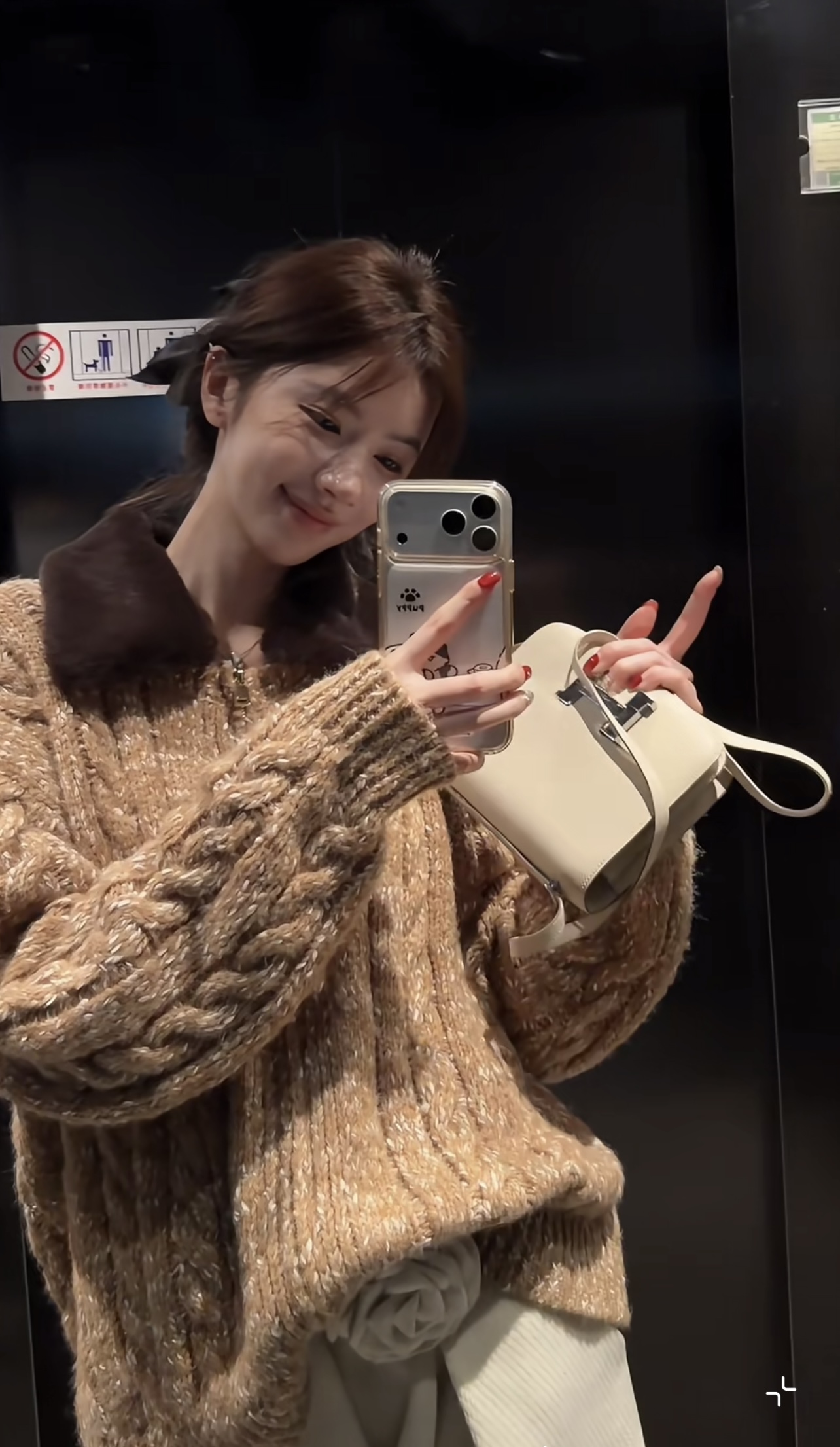 NO:661040,Model No. G25121584 MIUMI*U Miaojia's new high-end customized contrasting twist twist yarn woven letter logo zipper placket embroidered badge decoration temperament versatile loose long-sleeved knitted cardigan jacket with detachable fur collar!  Oatmeal brown, gray, 36.38.40 (shoulder width 44 in size 38, bust 100, sleeve length 58, dress length 62), Miu Miu-clothing, miumiu, jackets & coats,  19860909款号G25121584 MIUMI*U缪家新款 高端定制撞色麻花纱线编织字母logo拉链门襟刺绣胸章装饰气质百搭宽松长袖针织开衫外套,毛领可拆卸！燕麦棕、灰色、36.38.40（38码肩宽44,胸围100,袖长58,衣长62）,缪缪-服装,miumiu,jackets & coats, ,Women's clothing