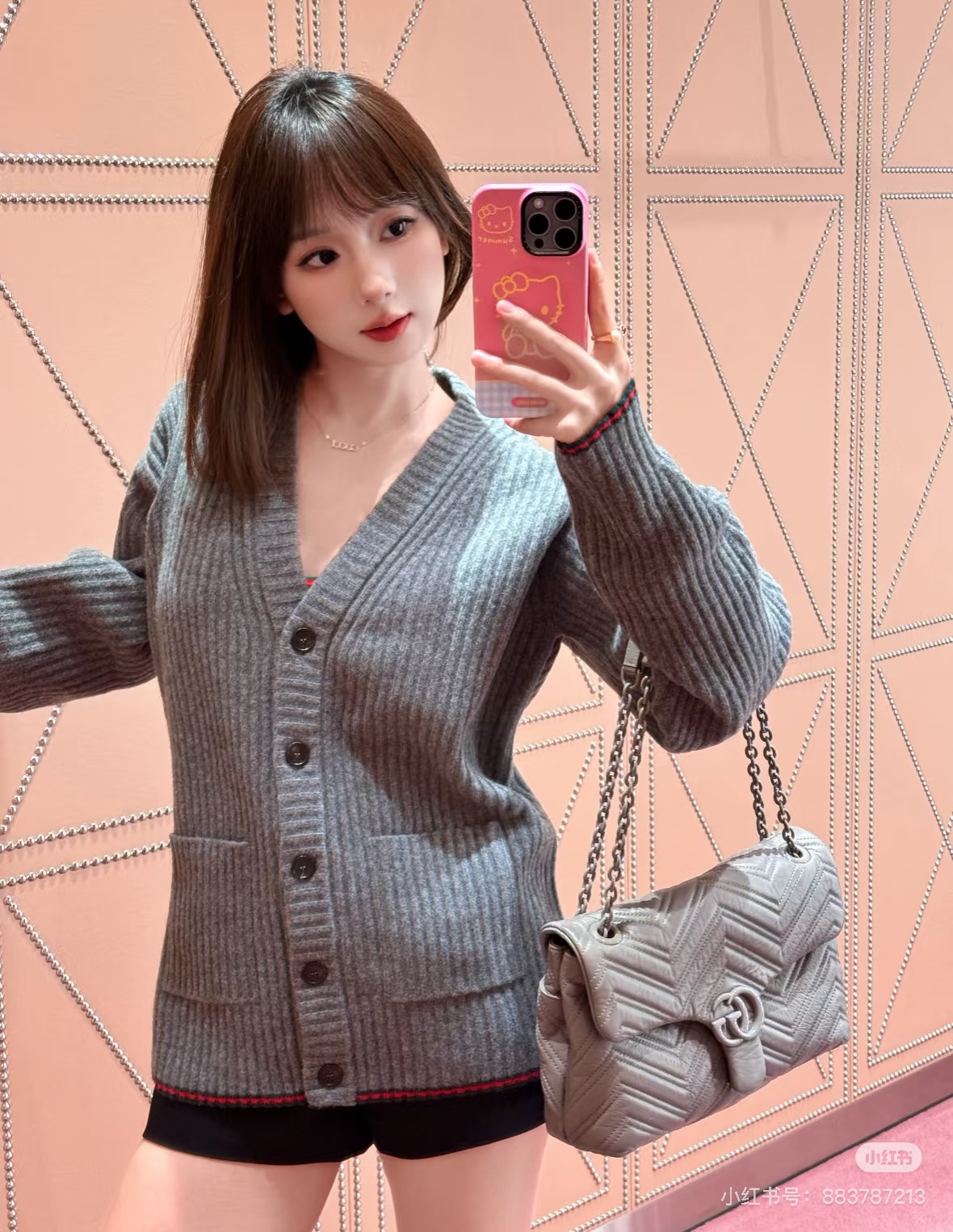 NO:663515,Model No. G25121540 GUCC* new model, high-end customized wool blended yarn fabric, buttons engraved with G family letter logo, dark green and red striped edges, simple and fashionable V-neck long-sleeved knitted cardigan jacket top!  Gray, 36.38.40 (size 38 shoulder width 52, bust 94, sleeve length 50, dress length 65) hair,,gucci,gucci,jackets & coats, 19860909款号G25121540 GUCC*新款 高端定制羊毛混纺纱线面料、纽扣刻G家字母logo墨绿红条纹边简约时尚V领长袖针织开衫外套上衣！灰色,36.38.40（38码肩宽52,胸围94,袖长50,衣长65）发,,gucci,gucci,jackets & coats, ,Women's clothing