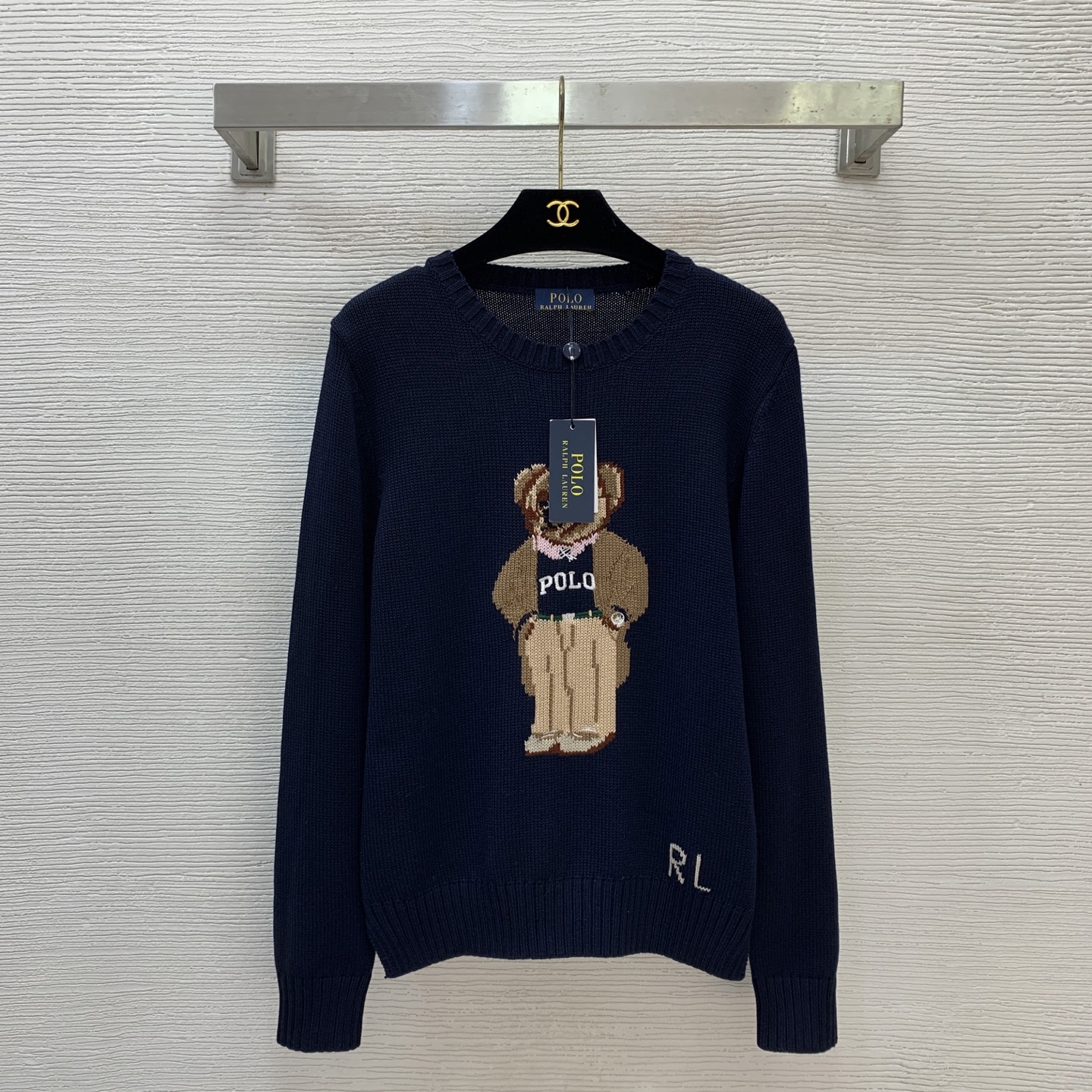 NO:666859,Style No. D25122042 Ralph Laure*Ralph’s RL new POLO wearing glasses bear pattern RL letter logo fashionable and versatile round neck pullover long-sleeved sweater top!  Navy blue, (M size shoulder width 38, bust 92, sleeve length 60, dress length 60) hair, loro piana,  19860909款号D25122042 Ralph Laure*拉夫家RL新款 POLO戴眼镜小熊图案RL字母徽标时尚百搭圆领套头长袖针织衫上衣！藏蓝色,（M码肩宽38,胸围92,袖长60,衣长60）发,,loro piana, ,Women's clothing