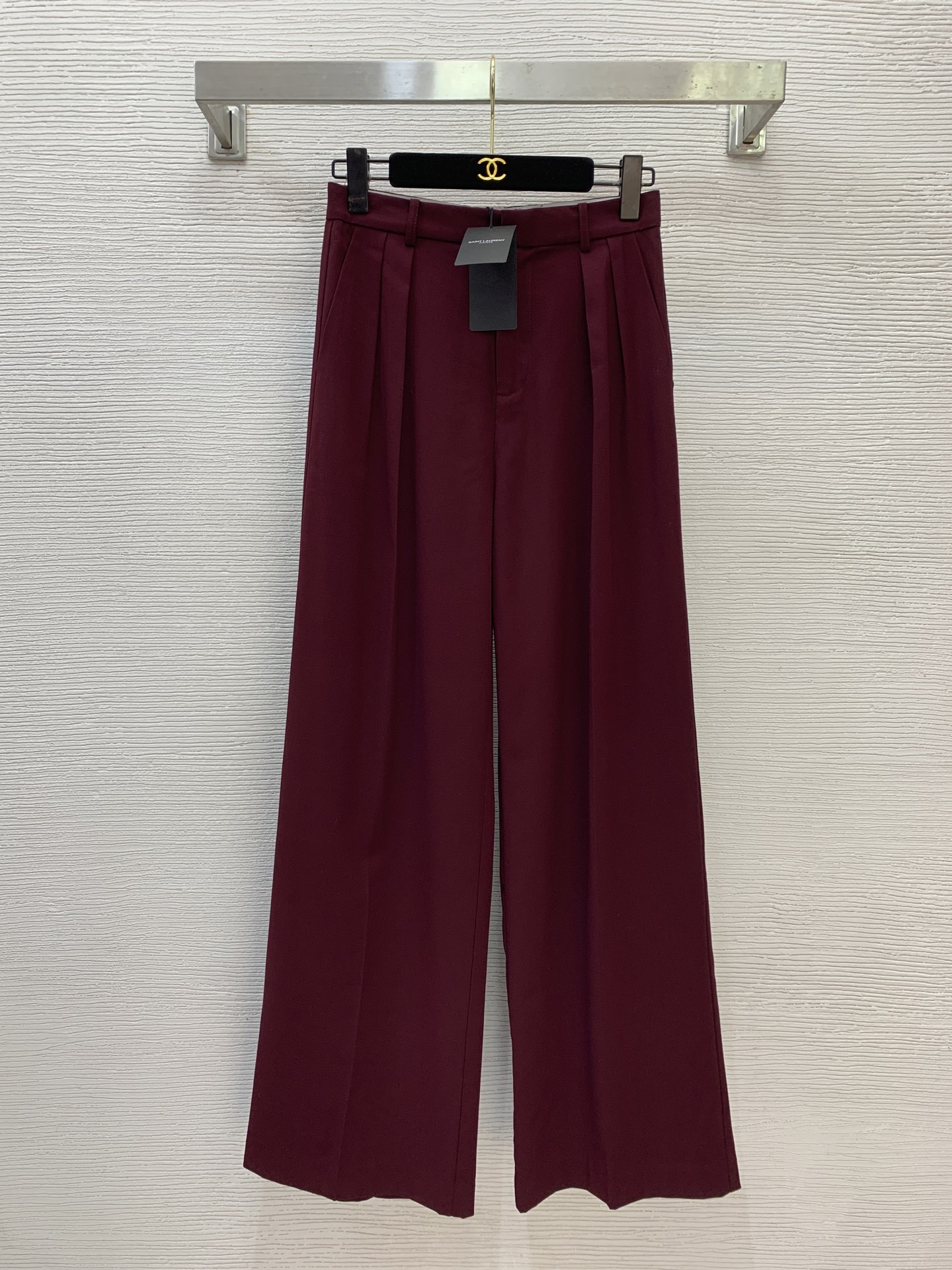 NO:676991,Style number G25122376 Saint Laurent's new YSL high-end boutique quality wool blended fabric is soft and comfortable!  Loose and fashionable high-waisted straight wide-leg trousers with pleated design!  Burgundy, dark green, black, (S size waist 68, hip 104, trouser length 106) pants, saint laurent-clothing, saint laurent, saint laurent,19860909款号G25122376 圣罗兰 新款YSL高端精品质量羊毛混纺面料柔软舒适！压褶设计宽松时尚高腰直筒阔腿西裤长裤！酒红、墨绿、黑色、（S码腰围68,臀围104,裤长106）裤子,圣罗兰-服装,saint laurent,saint laurent,,Women's clothing