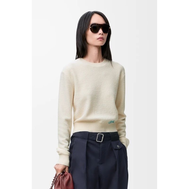 NO:676617,Model No. G25121837 LOEW* new model, high-end customized wool blended terry velvet fabric, letter logo embroidered badge decoration, simple and fashionable round neck pullover long-sleeved sweater!  Apricot, navy blue, (M size shoulder width 36, bust 92, sleeve length 60, dress length 56), Loewe-clothing, loewe, loewe, sweaters,19860909款号G25121837 LOEW*新款 高端定制羊毛混纺毛巾绒面料、字母logo刺绣徽章装饰简约时尚圆领套头长袖针织衫毛衣！杏色、藏蓝色、（M码肩宽36,胸围92,袖长60,衣长56）,罗意威-服装,loewe,loewe,sweaters,,Women's clothing