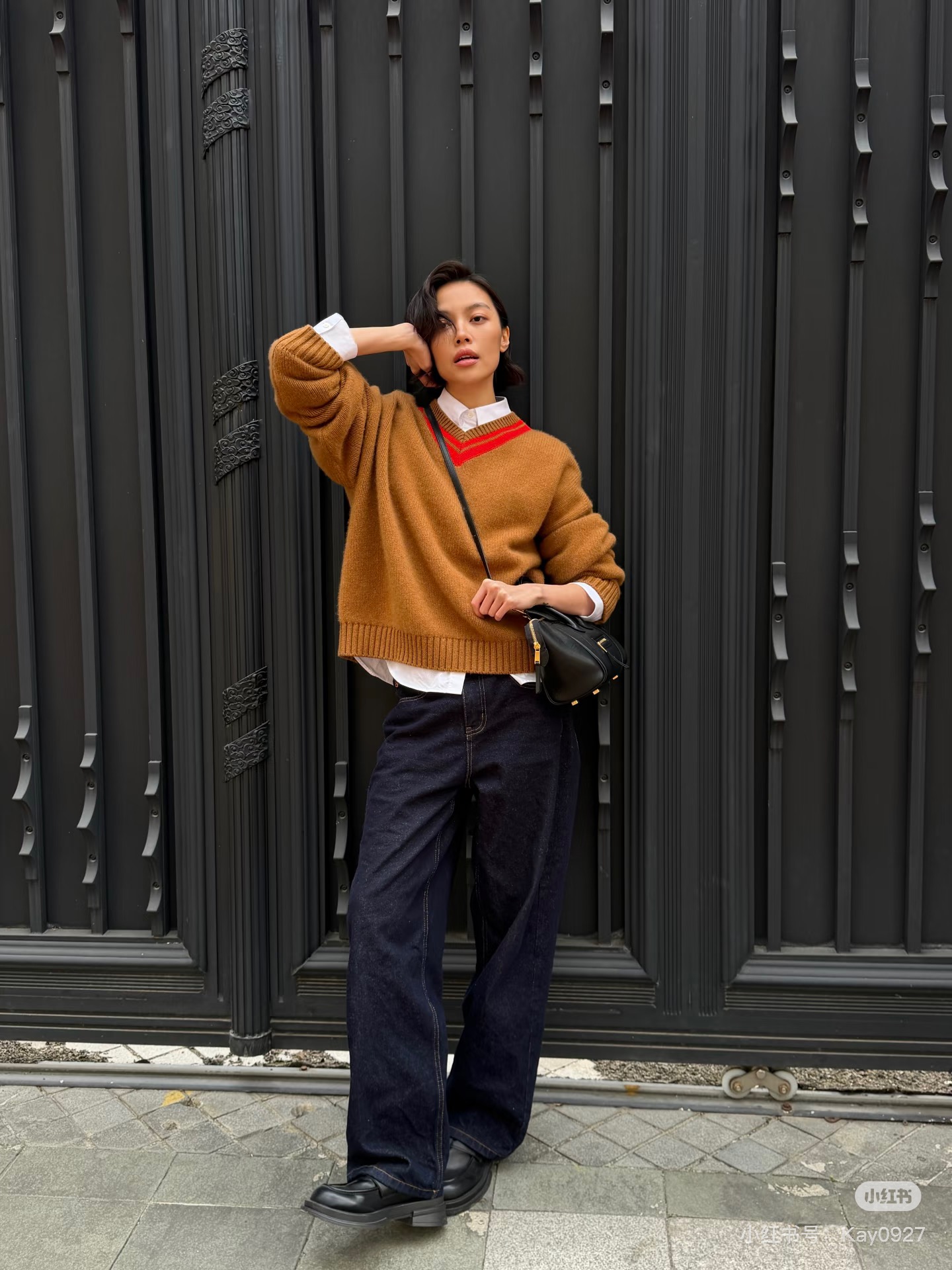 NO:666846,Style No. G25122074 Celin’s latest high-end customized wool yarn fabric, contrast stripe splicing V-neck long-sleeved sweater!  Brown, navy blue, (M size shoulder width 49, bust 98, sleeve length 55, dress length 58) hair,,celine,sweaters, 19860909款号G25122074 Celin*新款 高端定制羊毛纱线面料、撞色条纹拼接V领长袖针织衫毛衣！咖色、藏蓝色、（M码肩宽49,胸围98,袖长55,衣长58）发,,celine,sweaters, ,Women's clothing