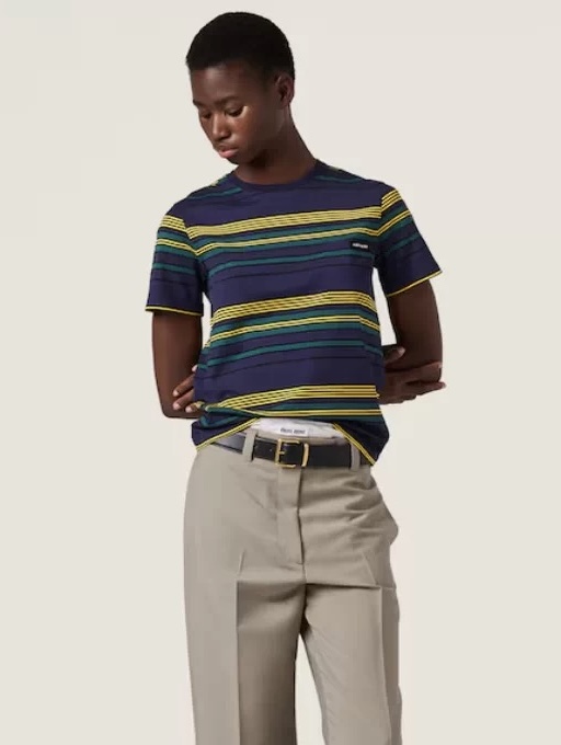 NO:677001,Model No. G25122294 MIUMI*U 2026 spring and summer new model. The high version is made of high-quality cotton with contrasting stripes and letters logo on the chest decorated with fashionable and personalized short-sleeved T-shirt tops!  (M size shoulder width 45, chest 90, sleeve length 17, clothing length 62), Miu Miu-clothing, miumiu, T-shirt, tees, t-shirt,19860909款号G25122294 MIUMI*U缪家26年春夏新款 高版本精选优质棉撞色条纹胸前字母logo徽标装饰时尚个性短袖t恤上衣！（M码肩宽45,胸围90,袖长17,衣长62）,缪缪-服装,miumiu,T-shirt,tees，t-shirt,,Women's clothing