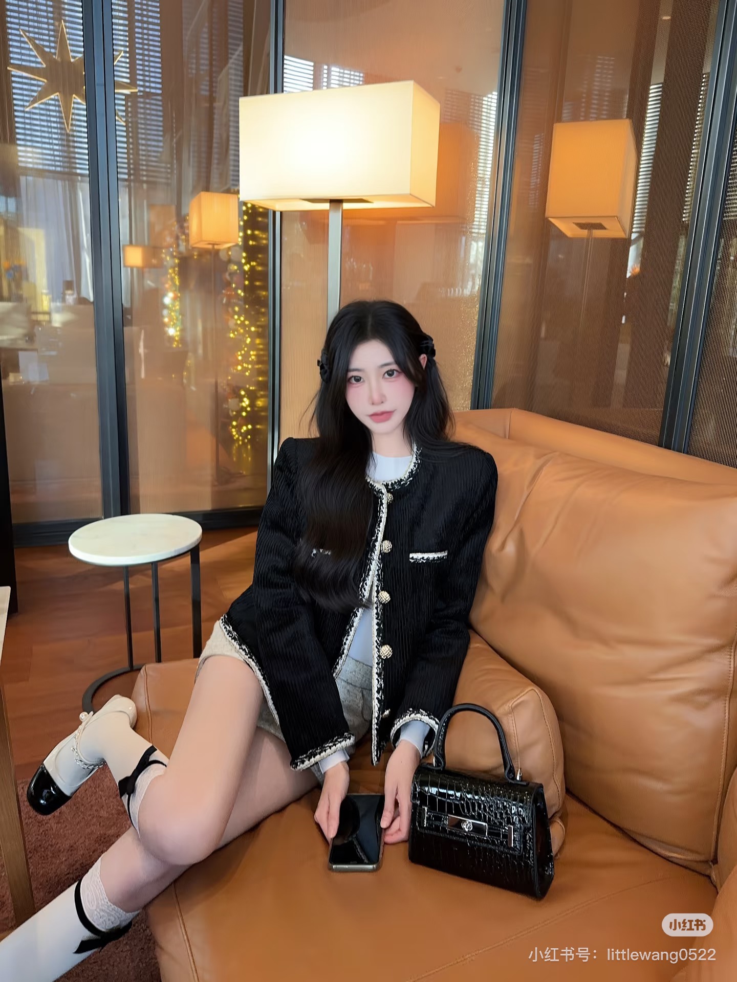 NO:676992,Style number G25122273 CHANE*L new model is available on the official website at the same time. It is made of high-quality corduroy fabric customized by Xinxiang Grandma’s House, camellia jacquard on the inside, and a metal chain sewn on the inside of the hem, with a stylish drape!  Gold braided braided hem button placket round neck short small scented velvet jacket!  Premium black, 36-38-40-42 (size 38, shoulder width 39 with shoulder pads, bust 94, sleeve length 55, dress length 53), Chanel-clothing, chanel, chanel, jackets & coats,19860909款号G25122273 CHANE*L新款官网同步上新香奶奶家定制优质灯芯绒面料、内里山茶花提花、下摆内侧缝制金属链条版型垂坠有型！金线麻花编织捆边系扣门襟圆领短款小香气质丝绒外套！高级黑,36-38-40-42（38码肩宽39有垫肩,胸围94,袖长55,衣长53）,香奈儿-服装,chanel,chanel,jackets & coats,,Women's clothing