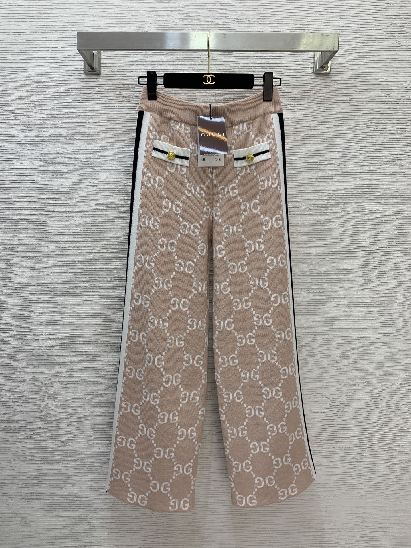 NO:684601,Model No. D25122453 GUCC* new model, rhombus GG letter jacquard, contrasting color striped edge, elastic waist, elastic knitted wide-leg trousers!  Light pink, khaki, (M size waist 62 elastic, hip 84 elastic, pants length 98) pants,,gucci,19860909款号D25122453 GUCC*新款 菱格GG字母提花撞色条纹边橡筋松紧腰弹力针织阔腿裤长裤！浅粉色、卡其色、 （M码腰围62可弹力,臀围84可弹力,裤长98）裤子,,gucci,,Women's clothing