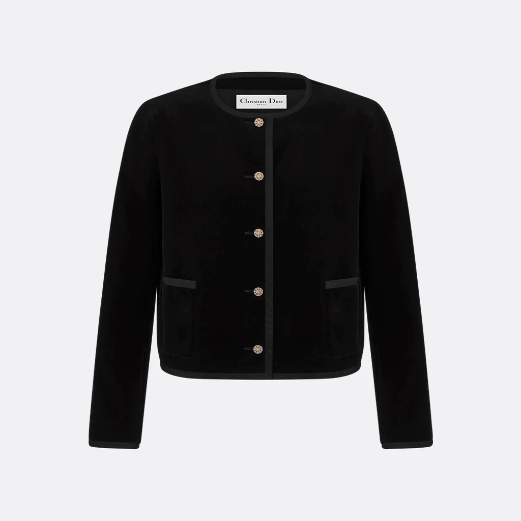 NO:676990,Model No. G25122385 CHANE*L’s new official website simultaneously launches new high-end customized imported gold velvet short velvet fabric, D’s classic CD with diamond beads and small gold buckle webbing edge button placket round neck short velvet jacket!  Premium black, 36-38-40-42 (size 38, shoulder width 37 with shoulder pads, bust 94, sleeve length 59, dress length 52), Chanel-clothing, chanel, chanel, dior, jackets & coats,19860909款号G25122385 CHANE*L新款官网同步上新高端定制进口金丝绒短绒面料、D家经典CD镶钻珠花小金扣织带包边系扣门襟圆领短款丝绒外套！高级黑,36-38-40-42（38码肩宽37有垫肩,胸围94,袖长59,衣长52）,香奈儿-服装,chanel,chanel,dior,jackets & coats,,Women's clothing