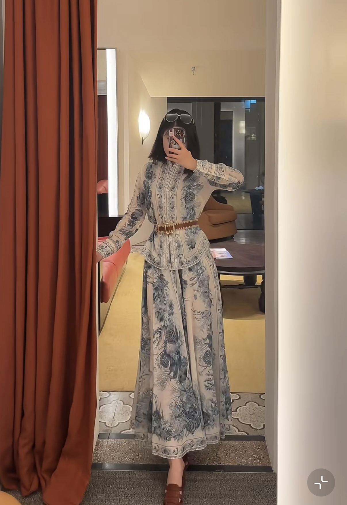 NO:677077,Style No. D25122458 ZIMMERMA*N ZIMMERMA*N Australian brand high-end customized cotton and linen breathable fabric, fashionable retro print two-piece suit!  Curved buttoned lapel long sleeve shirt long full skirt (pockets on both sides) comes with a belt!  1.2.3.4/SMLXL (size 2, shoulder width 36, bust 100, sleeve length 60, dress length 67; waist 72, skirt length 97), Zimmerman-clothing, skirts,19860909款号D25122458 ZIMMERMA*N 兹默曼澳洲品牌高端定制棉麻透气面料、时尚复古印花两件套装！弧摆系扣翻领长袖衬衣长款大摆半身裙（两侧有口袋）配送腰带！1.2.3.4/SMLXL（2码肩宽36,胸围100,袖长60,衣长67；腰围72,裙长97）,兹默曼-服装,skirts,,Women's clothing