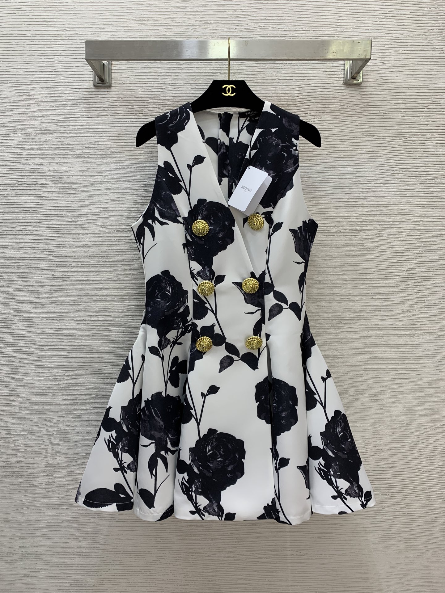 NO:687091,Style No. G25122982 Balmai* Balmai's 2026 early spring new high-end customized ink smudged print, threaded lion head large gold buckle double-breasted slim fit V-neck sleeveless vest dress!  ~(M size bust 90, waist 76, skirt length 86) hair,,balmain,skirts,19860909款号G25122982 Balmai*巴曼家2026年早春新款 高端定制水墨晕染印花、螺纹狮子头大金扣双排扣修身显瘦V领无袖背心连衣裙！～（M码胸围90,腰围76,裙长86）发,,balmain,skirts,,Women's clothing