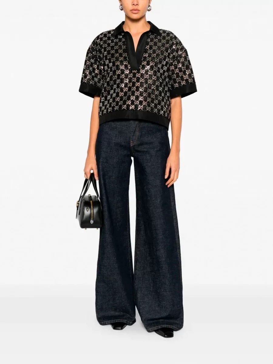 NO:677321,Style No. G25122528 GUCC* new model, high version, high-quality customized glitter silk blended all-over GG high-temperature hot-drilling process, contrasting color stitching, POLO collar, fashionable and versatile short top!  Black, (S size shoulder width 49, bust 92, sleeve length 20, dress length 50), Gucci-clothing, gucci, gucci,19860909款号G25122528 GUCC*新款 高版本精品定制闪丝混纺通体GG高温烫钻工艺、撞色拼接POLO领时尚百搭短款上衣！黑色,（S码肩宽49,胸围92,袖长20,衣长50）,古驰-服装,gucci,gucci,,Women's clothing