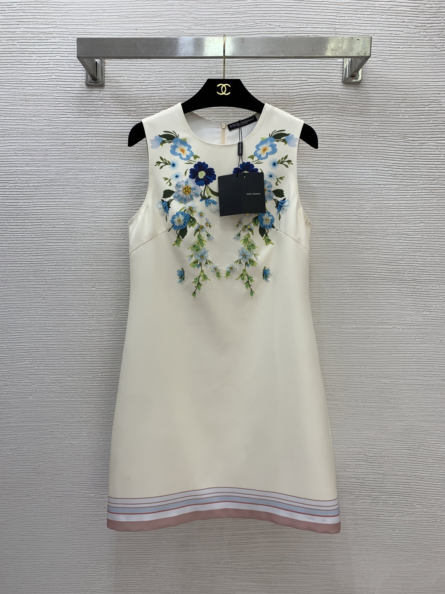 NO:687346,Model No. G25123087 Dolce & Gabbana DG* new high-end custom flower branch pattern printing gives you a high-end feel. The front panel is heavily decorated with diamond beads and is decorated with slim fit, versatile and fashionable sleeveless vest dress!  (M size bust 88, waist 86, skirt length 88) Hair,,Dolce&Gabbana,skirts,19860909款号G25123087 杜嘉班纳DG*新款 高端定制花枝图案印花你高级感前片重工镶钻钉珠装饰修身版型百搭时尚无袖背心连衣裙！ （M码胸围88,腰围86,裙长88）发,,Dolce&Gabbana,skirts,,Women's clothing