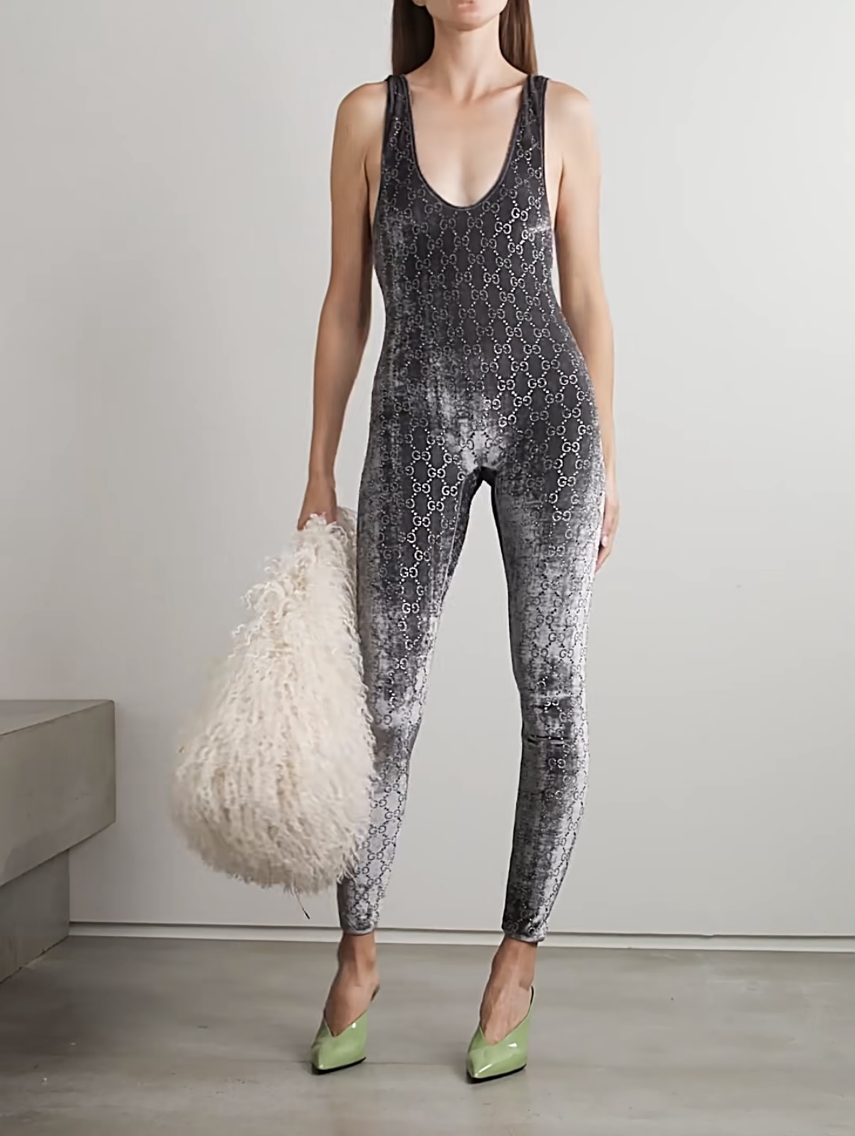 NO:677335,Model No. G25122672 GUCC* New style G's customized velvet fabric with GG letter logo all over the body, high-temperature hot-drilled to slim fit U-neck sleeveless vest jumpsuit. It is normal for diamonds to fall off occasionally during the hot-drilling process. Gray, brown, black, (M size bust 74, waist 66, hip 76, total pants length 130), Gucci-clothing, gucci, gucci, gucci,19860909款号G25122672 GUCC*新款 G家定制丝绒面料通体GG字母logo高温烫钻修身显瘦U领无袖背心连体裤 烫钻工艺偶有掉钻属正常现象哦 灰色、咖色、黑色、 （M码胸围74,腰围66,臀围76,总裤长130）,古驰-服装,gucci,gucci,gucci,,Women's clothing