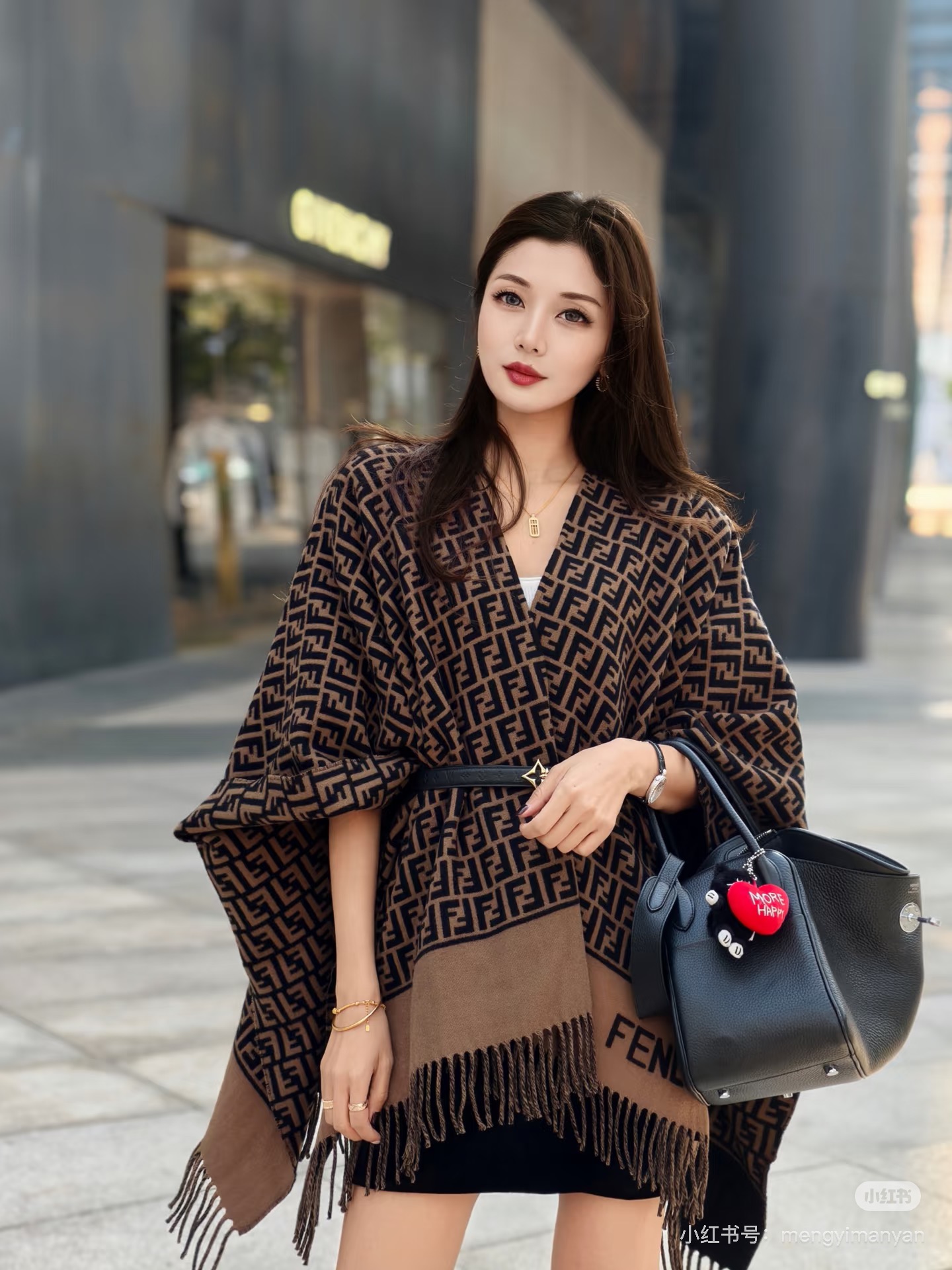 NO:677326,Model No. G25122648 FEND* new high-end boutique customized cashmere yarn twill knitted fabric, classic presbyopic double FF letter logo logo tassel edge loose and versatile shawl jacket!  Brown color (one size fits all, length 74), Fendi-clothing, fendi, fendi, jackets & coats, shawls,19860909款号G25122648 FEND*新款 高端精品定制羊绒纱线斜纹针织面料、经典老花双FF字母logo标志流苏边宽松百搭披肩外套！咖色（均码长度74）,芬迪-服装,fendi,fendi,jackets & coats,shawls,,Women's clothing