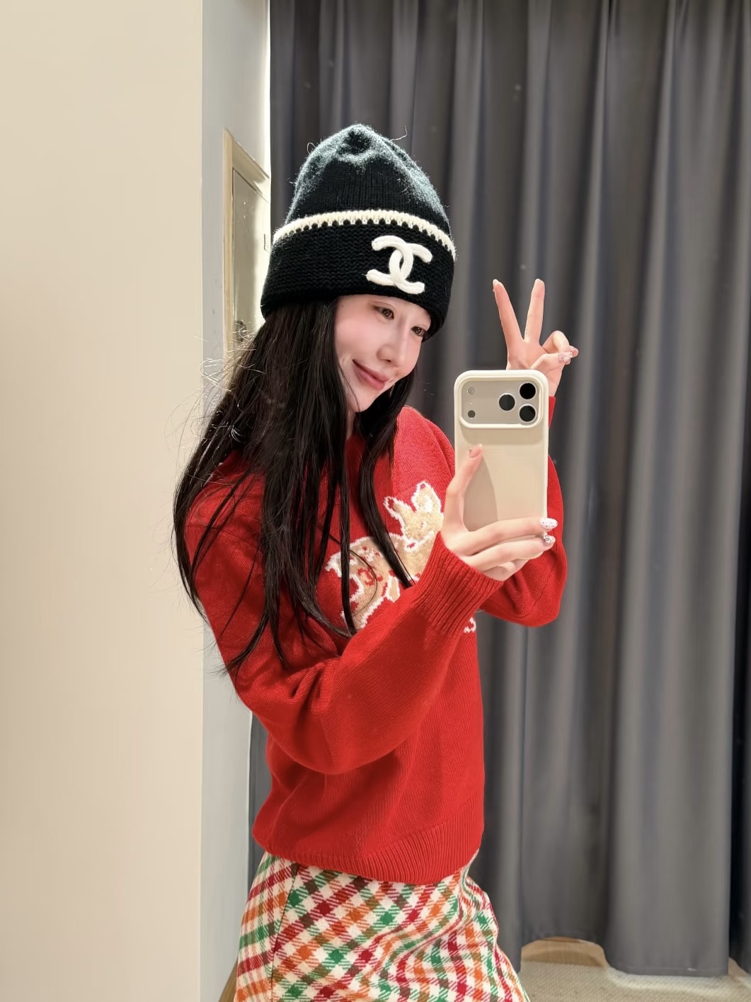 NO:677681,Style number G25122943 CHANE*L new high-end customized double C logo deer jacquard pattern, New Year atmosphere full of round neck pullover long-sleeved sweater!  Red, 36-38-40 (size 38 shoulder width 41, bust 102, sleeve length 66, dress length 60), Chanel-clothing, chanel, chanel, sweaters,19860909款号G25122943 CHANE*L新款高端定制 双C徽标小鹿提花图案、新年氛围拉满圆领套头长袖针织衫毛衣！红色,36-38-40（38码肩宽41,胸围102,袖长66,衣长60）,香奈儿-服装,chanel,chanel,sweaters,,Women's clothing