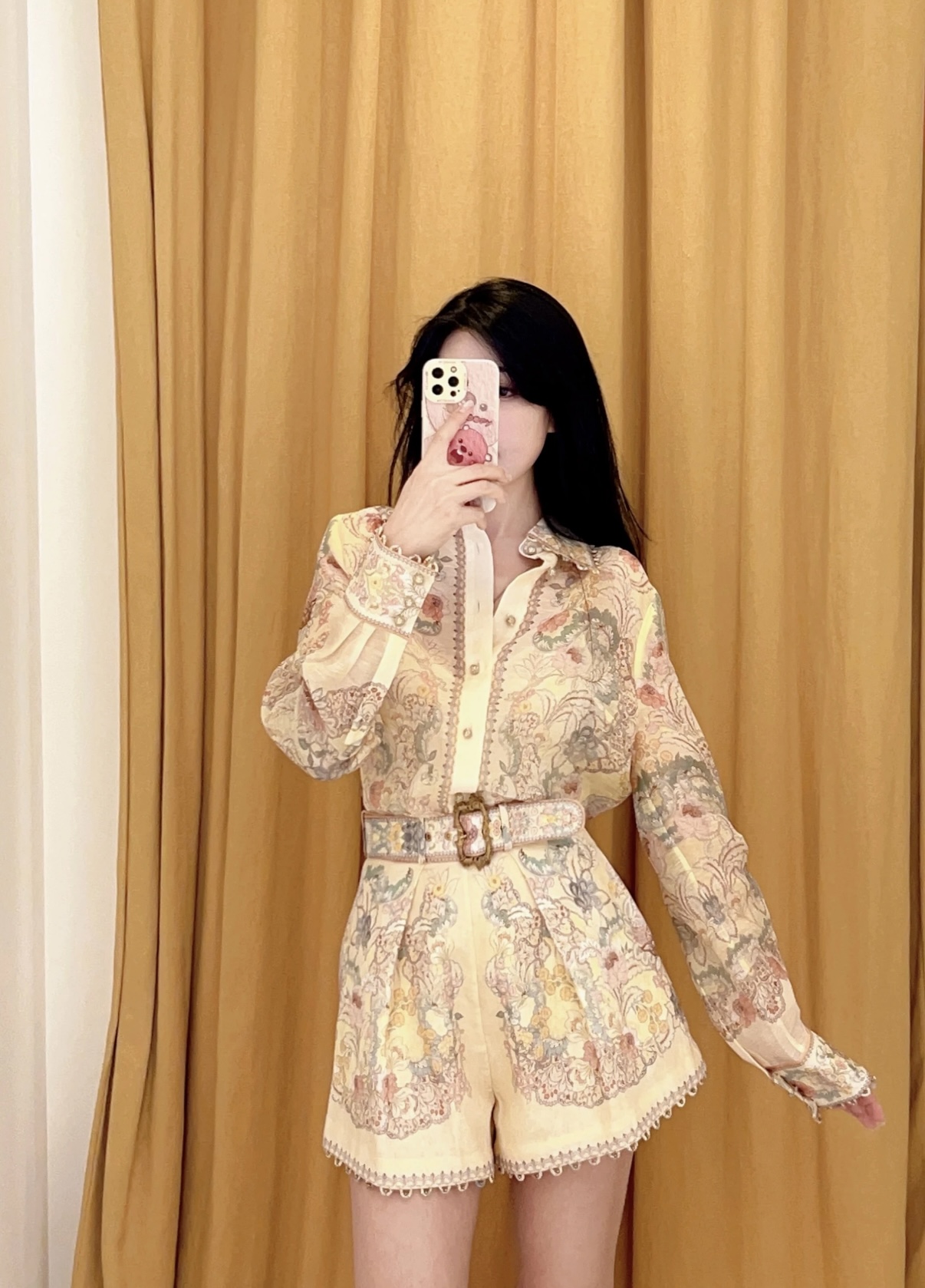 NO:689105,Style No. G25123043 ZIMMERMA*N Zimmerman Australian brand heavy industry bead binding edge retro print pattern fashionable two-piece suit!  Customized button placket lapel long-sleeved shirt top pleated design loose wide-leg shorts (with pockets on both sides) 1.2.3.4/SMLXL (size 2 shoulder width 40, bust 96, sleeve length 60, length 65; waist 68, pants length 38), Zimmerman-clothing, shorts,19860909款号G25123043 ZIMMERMA*N兹默曼澳洲品牌重工珠子捆边复古印花图案时尚两件套装！定制纽扣系扣门襟翻领长袖衬衣上衣压褶设计宽松阔腿短裤（裤两侧有口袋）1.2.3.4/SMLXL（2码肩宽40,胸围96,袖长60,衣长65；腰围68,裤长38）,兹默曼-服装,shorts,,Women's clothing