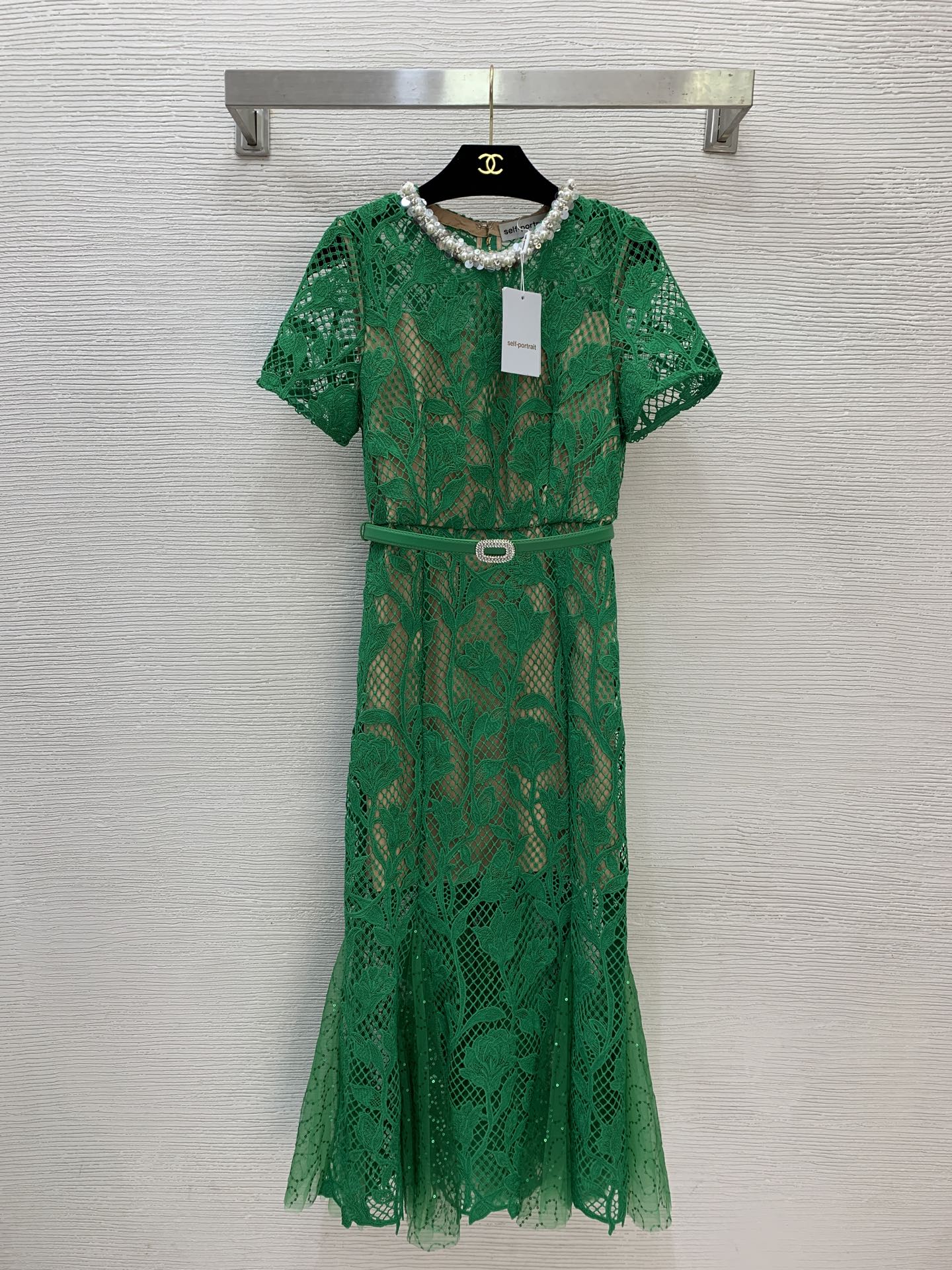 NO:697434,Style No. G26010746 Self-Portrai* 2026 new SP home high-end customized lace water-soluble flower hollow hook pattern heavy industry sequin collar decoration slim fit hip-hugging fishtail skirt short-sleeved dress with belt!  Green, (S size bust 80～84, waist 70, sleeve length 21, skirt length 124) hair, skirts, T-shirt,19860909款号G26010746 Self-Portrai*2026年新款SP家高端定制蕾丝水溶花镂空勾花重工珠片领边装饰修身显瘦包臀鱼尾裙短袖连衣裙配腰带！绿色, （S码胸围80～84,腰围70,袖长21,裙长124）发,,skirts,T-shirt,,Women's clothing